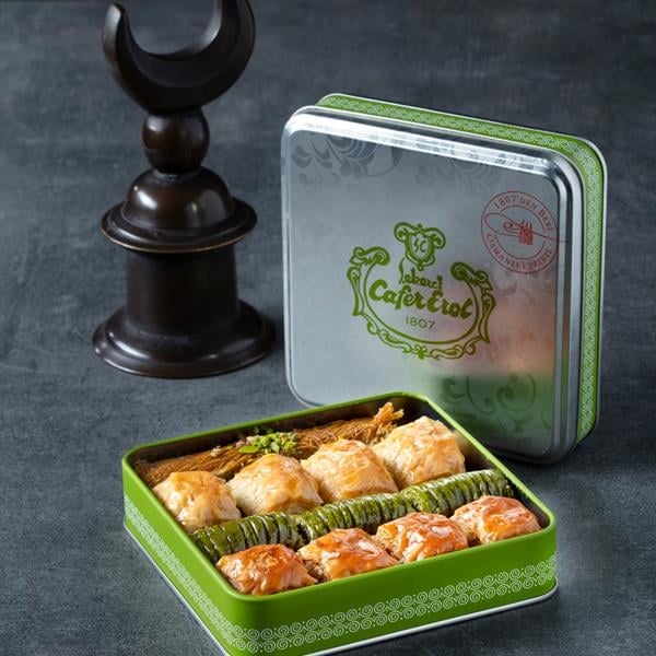 Şekerci Cafer ErolÖzel Karışık Baklava Çeşitleri - Yeşil Teneke Kutu