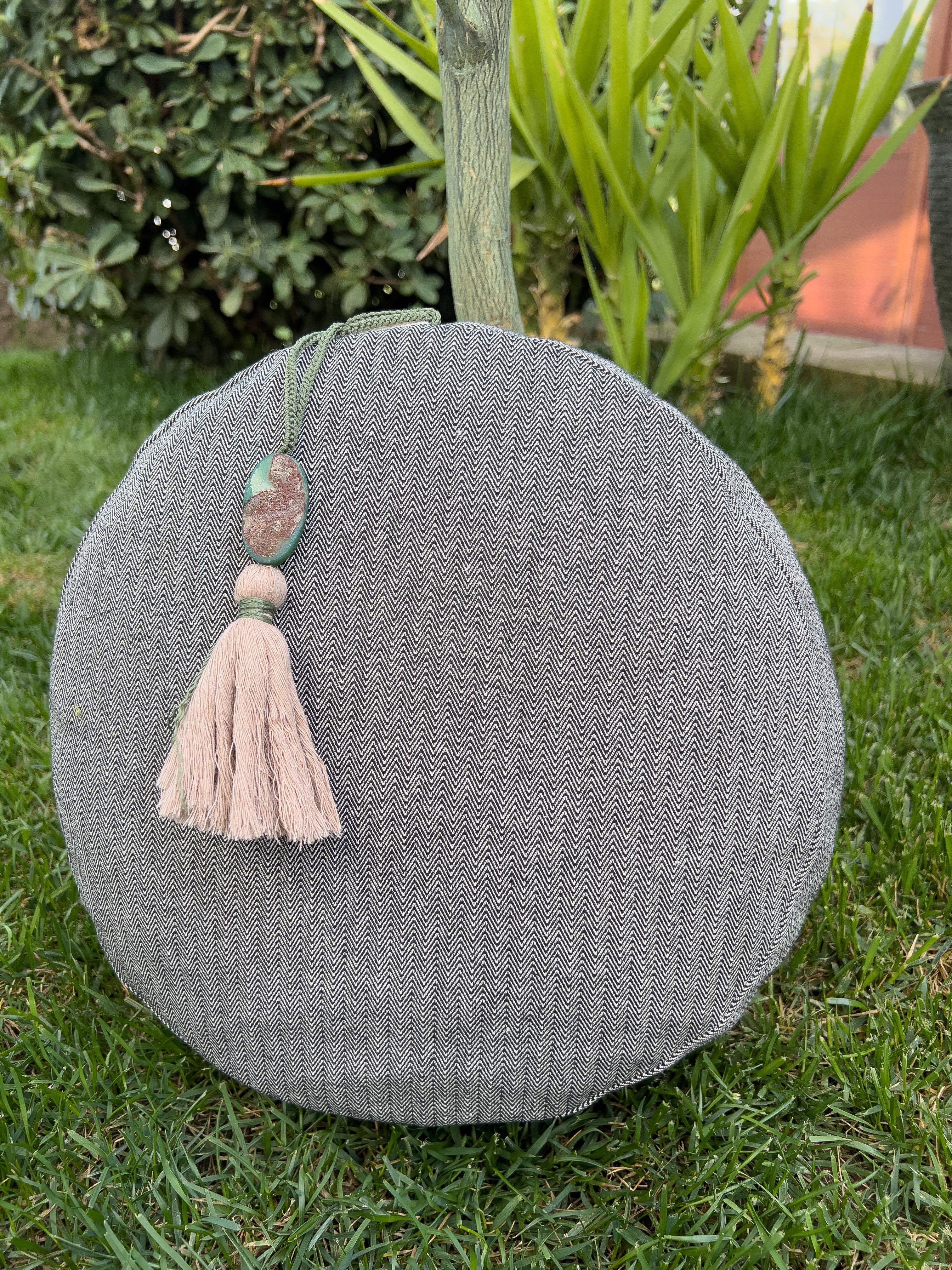 Siyah Zafu Yoga Meditasyon Minderi – Güçlü Duruş, Köklenmiş ZihinOrganik Pamuk Zafu Yoga ve Meditasyon Minderi | El Yapımı, Doğal, Yogi ve Hediye Seçeneği – Yuj Om YogaMeditasyon MinderiHANIELZENVANA005SİYAHSiyah Zafu Yoga Meditasyon Minderi – Güçlü Duruş, Köklenmiş Zihin
