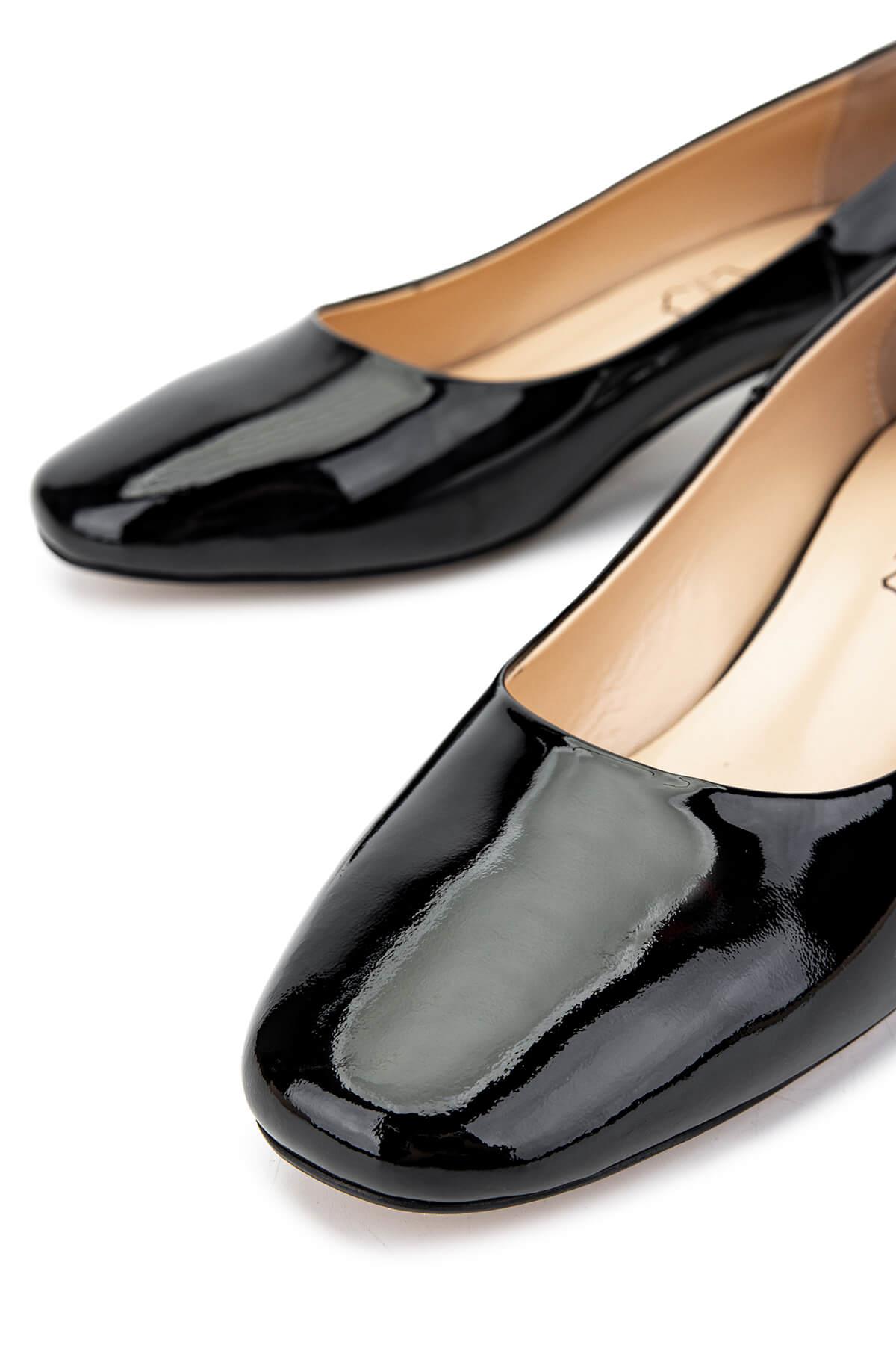 Tamer Tanca Kadın Hakiki Deri Siyah Rugan Topuklu Ayakkabı