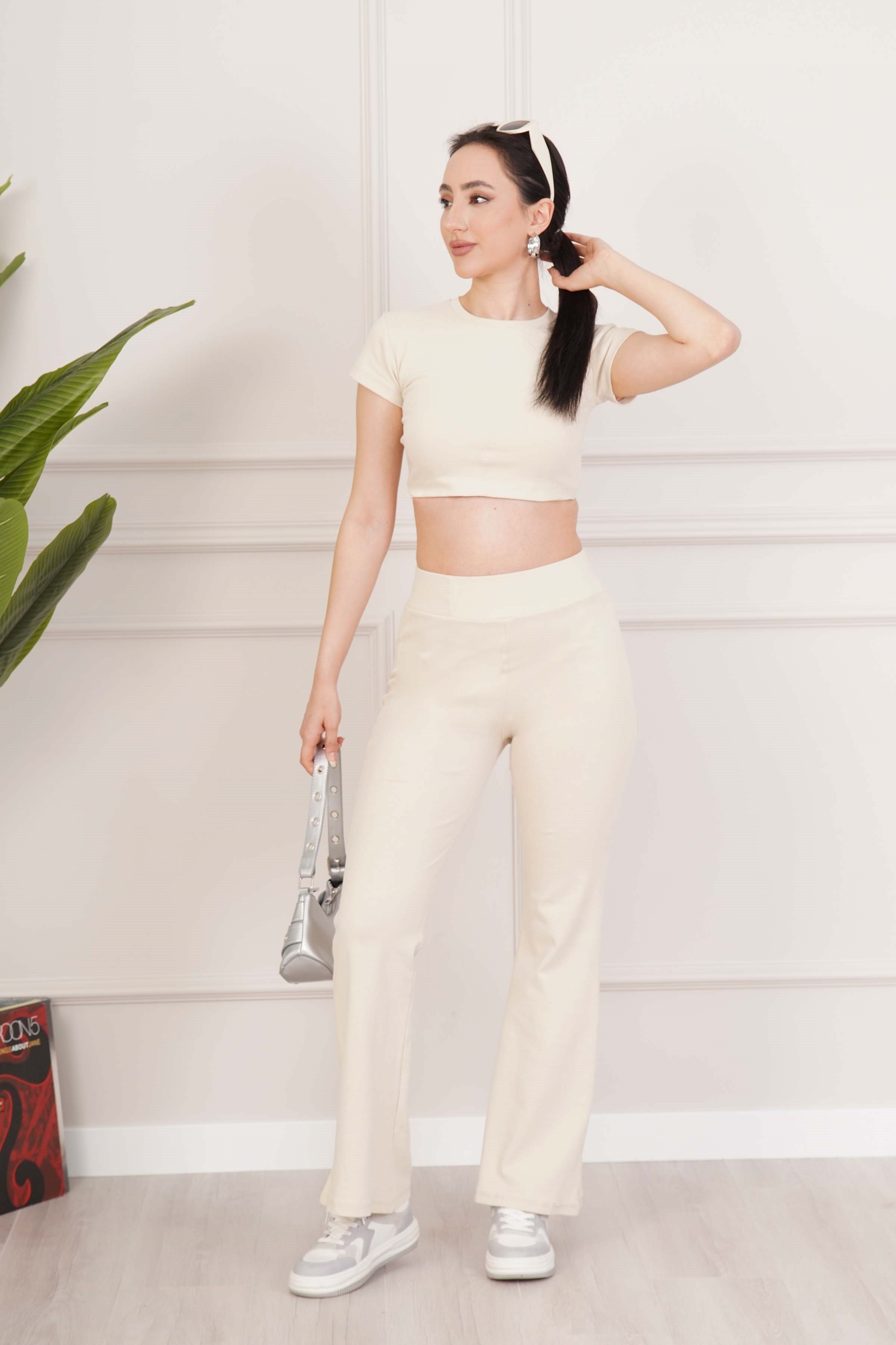 Basic Crop ve İspanyol Paça Pantolon Bej İkili Takım