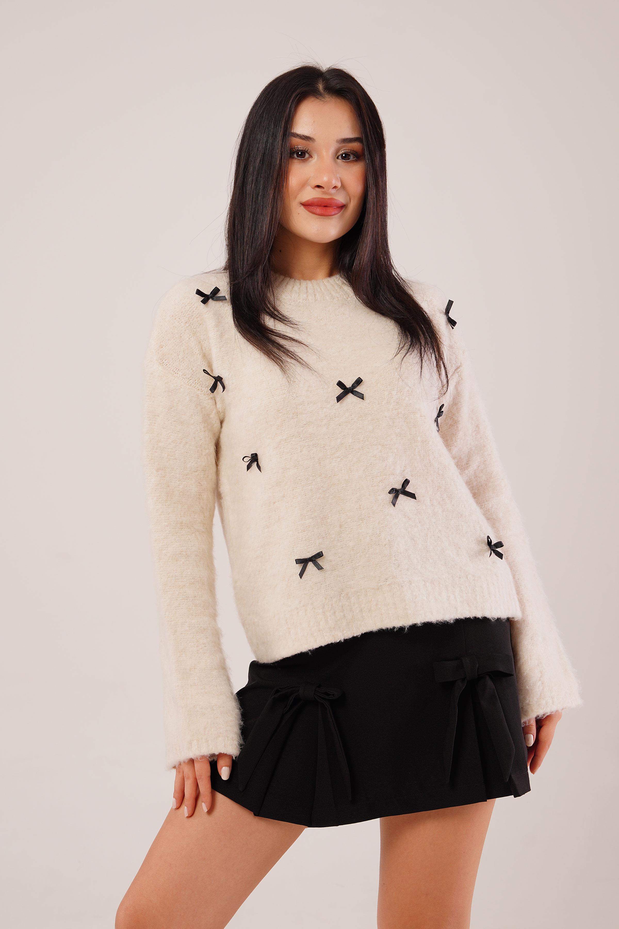 Fiyonklu Buklet Bej Triko Kazak