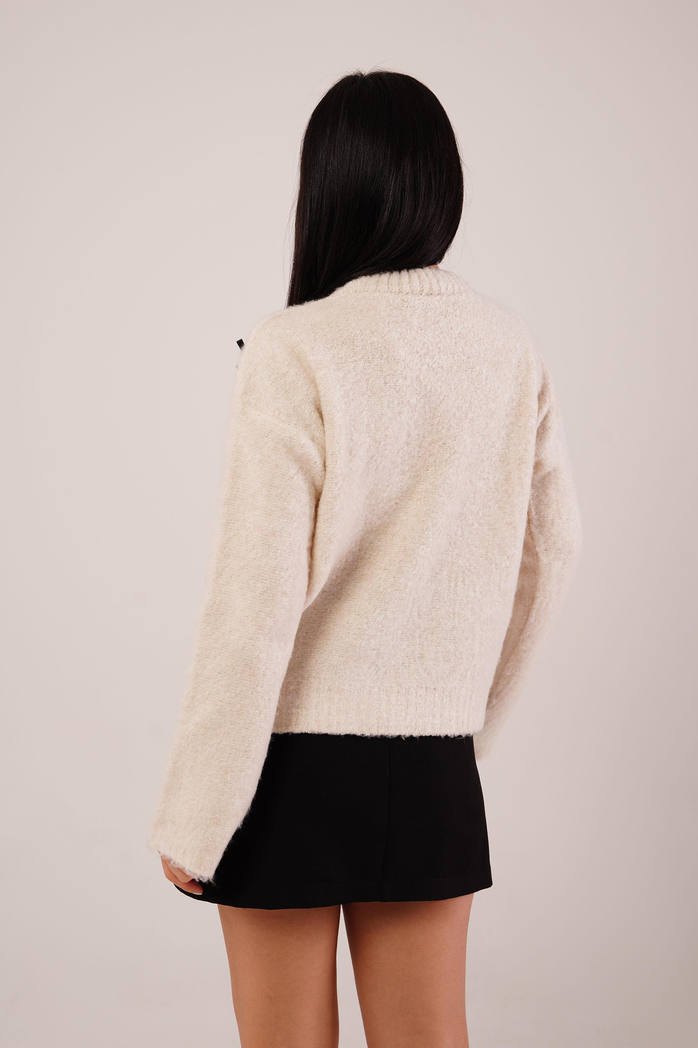 Fiyonklu Buklet Bej Triko Kazak