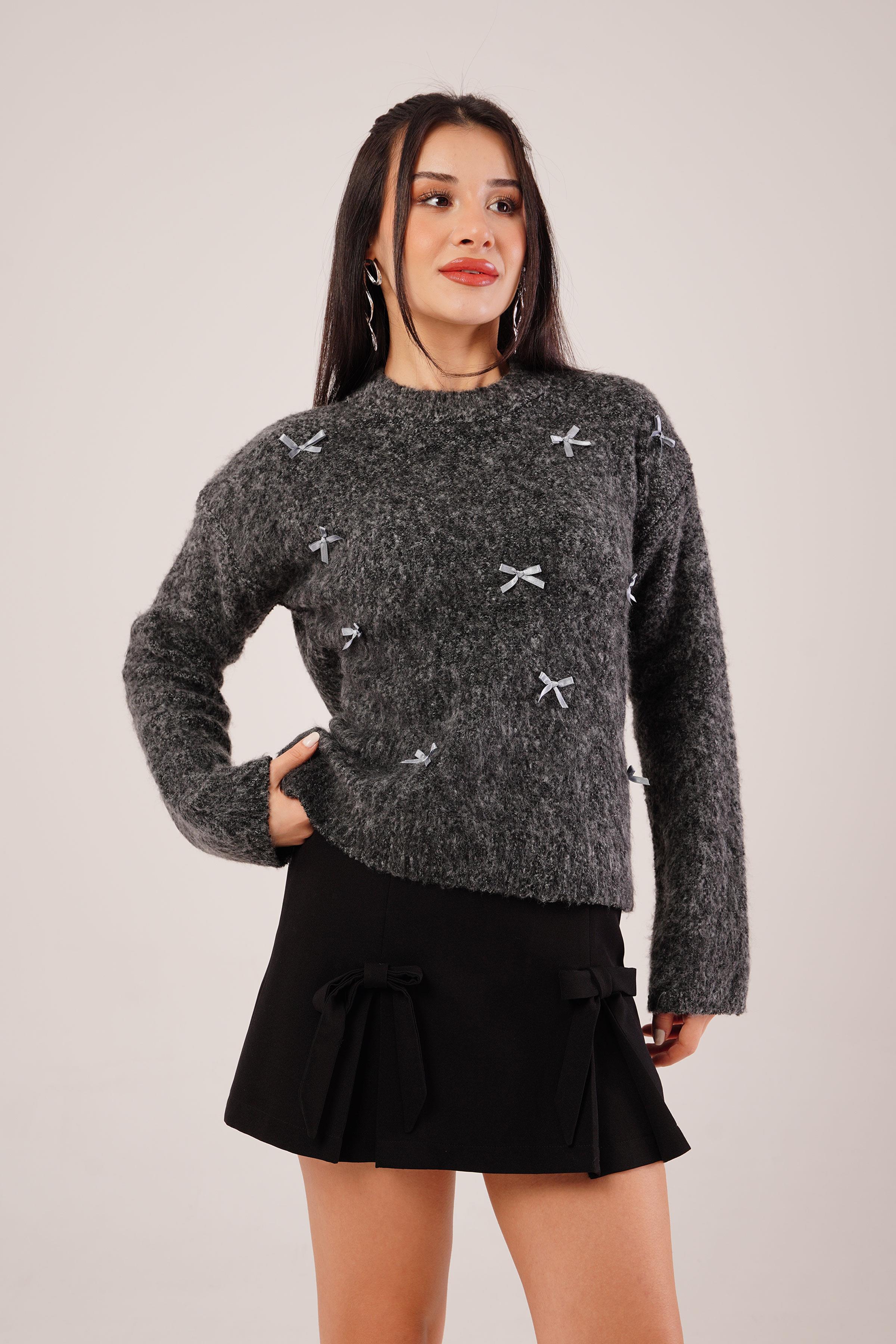 Fiyonklu Buklet Siyah Triko Kazak