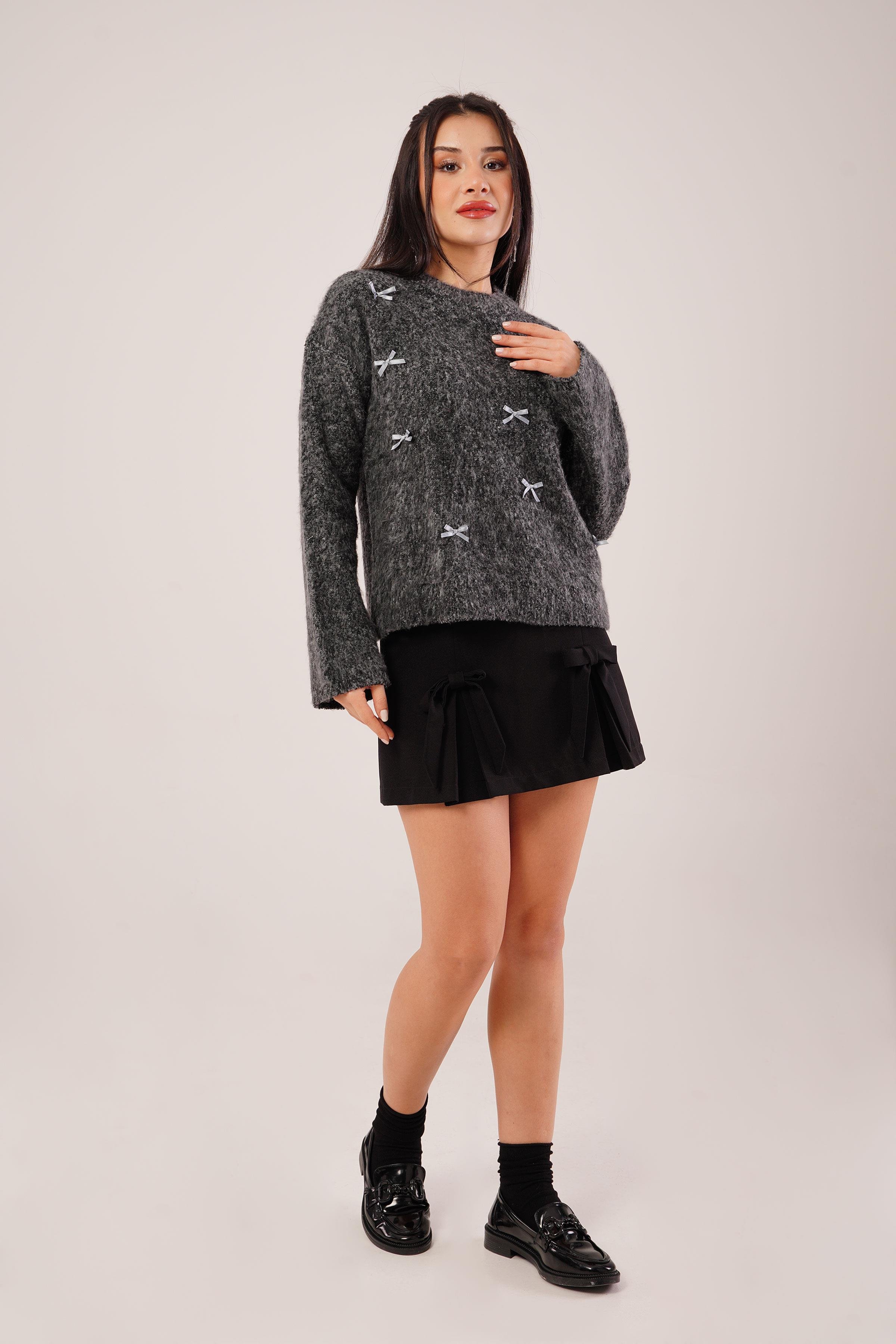 Fiyonklu Buklet Siyah Triko Kazak