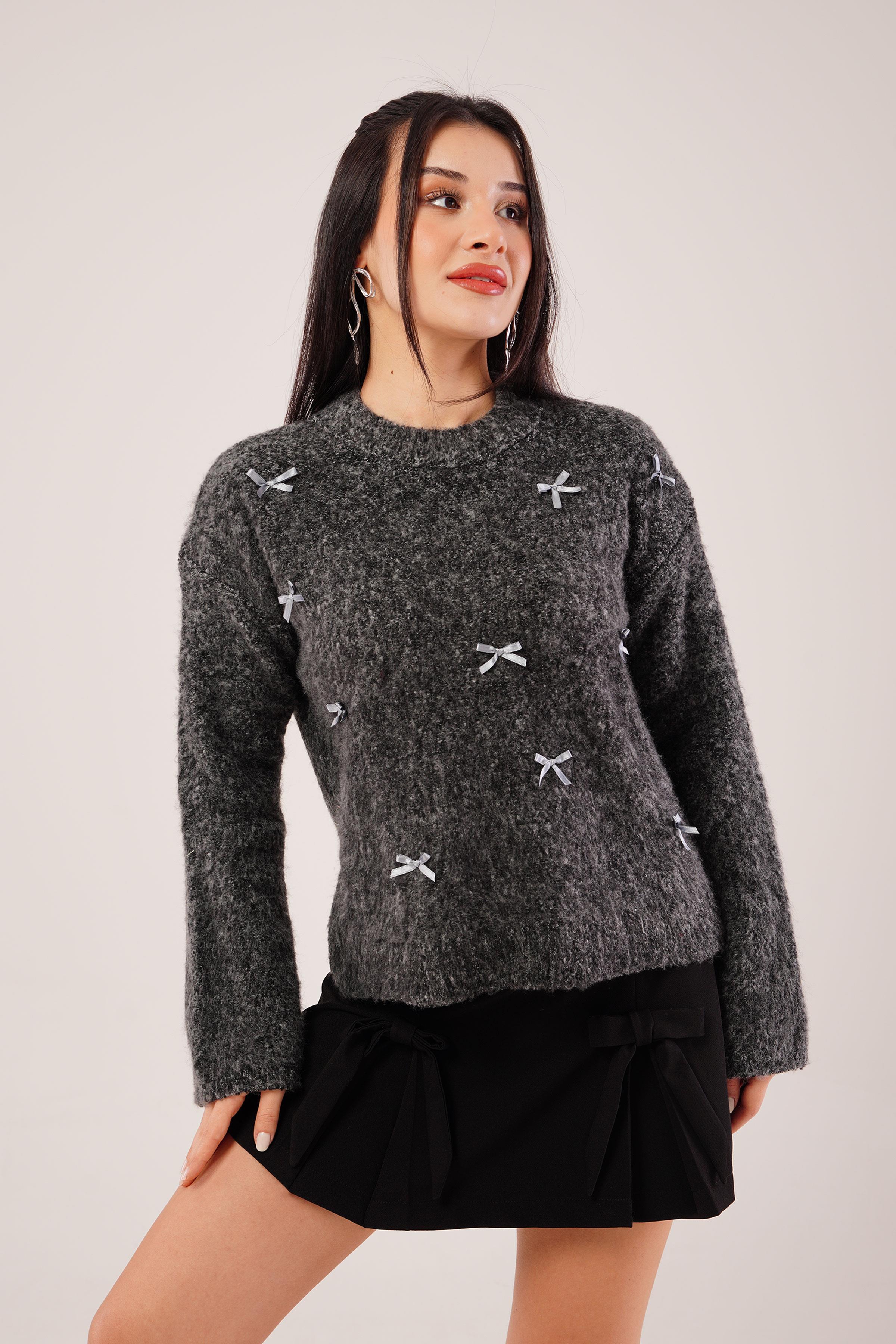 Fiyonklu Buklet Siyah Triko Kazak