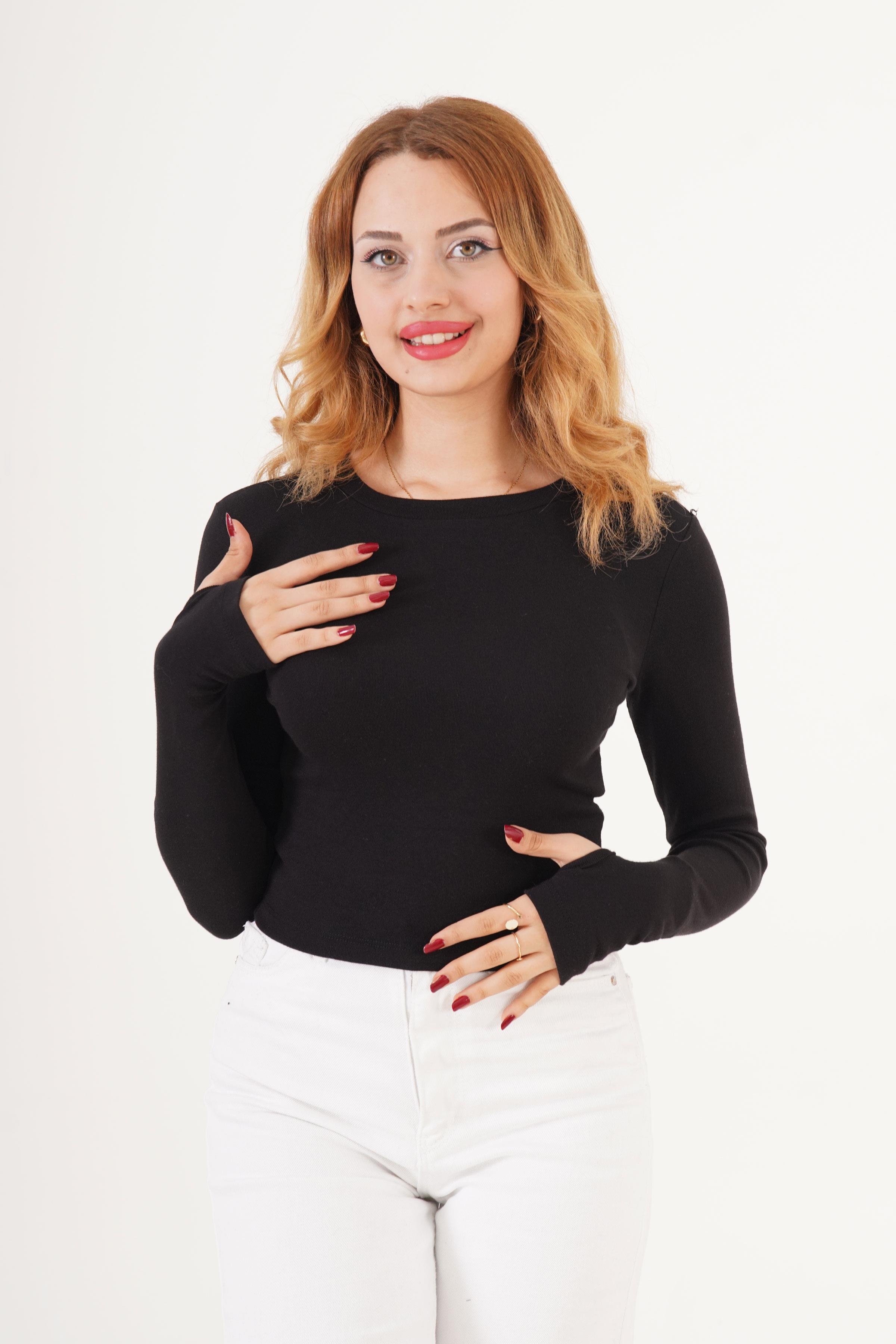 Parmak Geçirmeli Siyah Basic Bluz