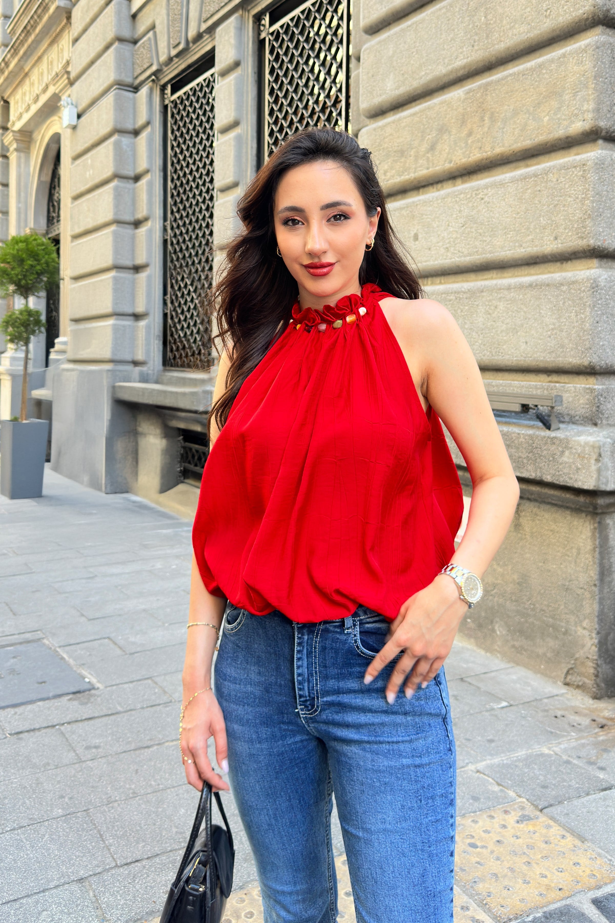 Yakası Boncuklu Balon Model Kırmızı Bluz