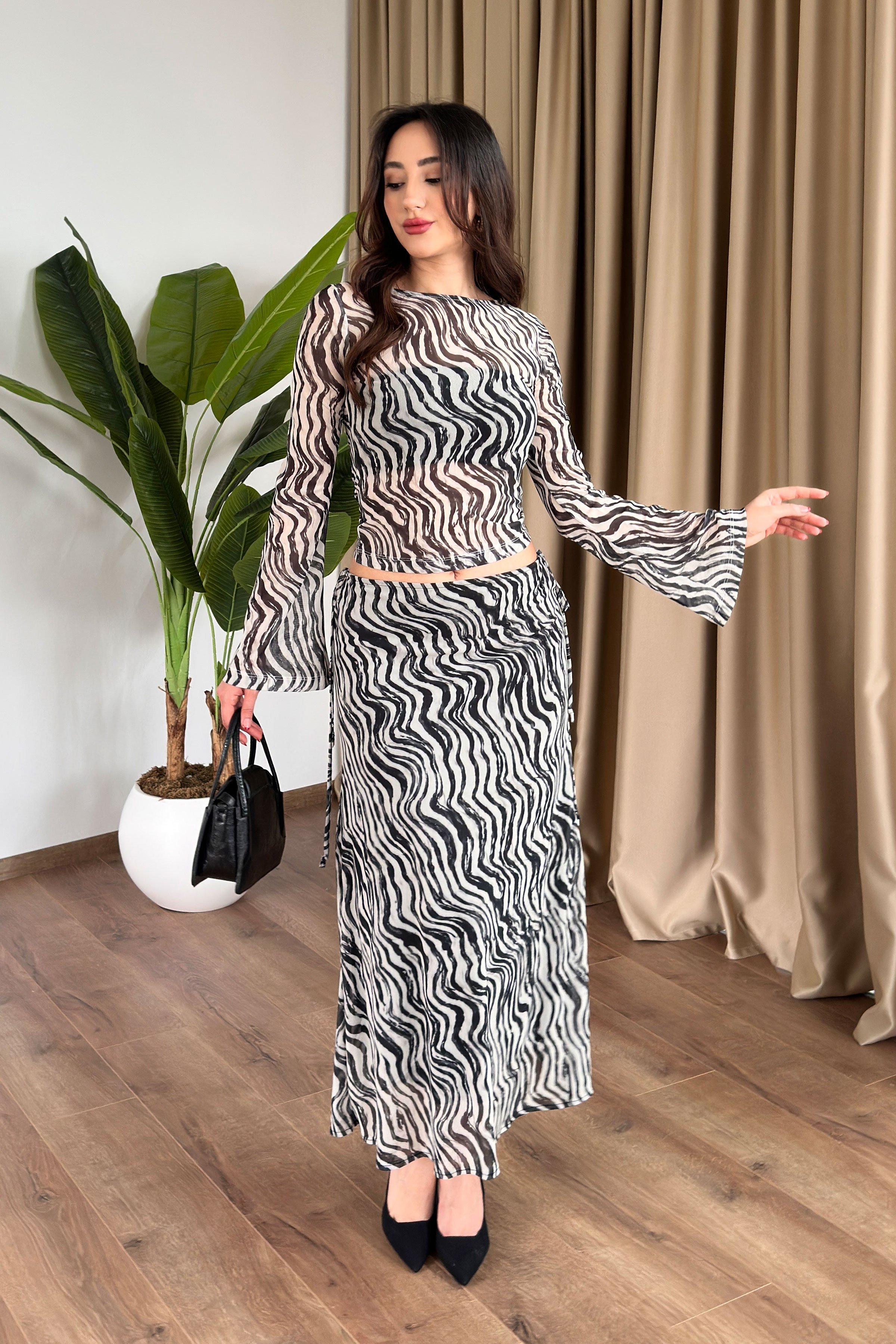 Zebra Ekru Desen Volan Kol Transparan Bluz