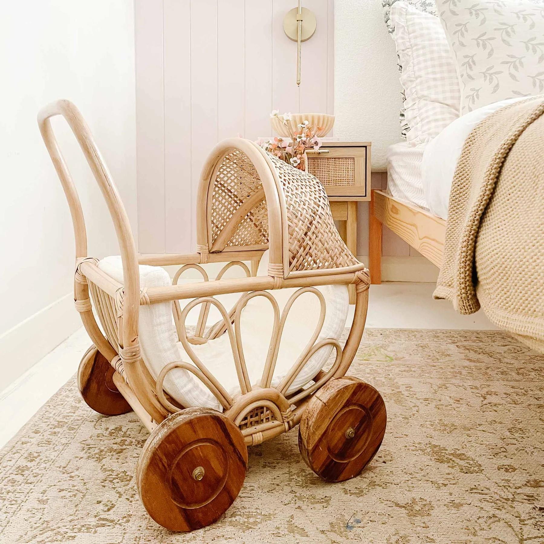 Rattan Oyuncak Çiçekli Bebek Arabası