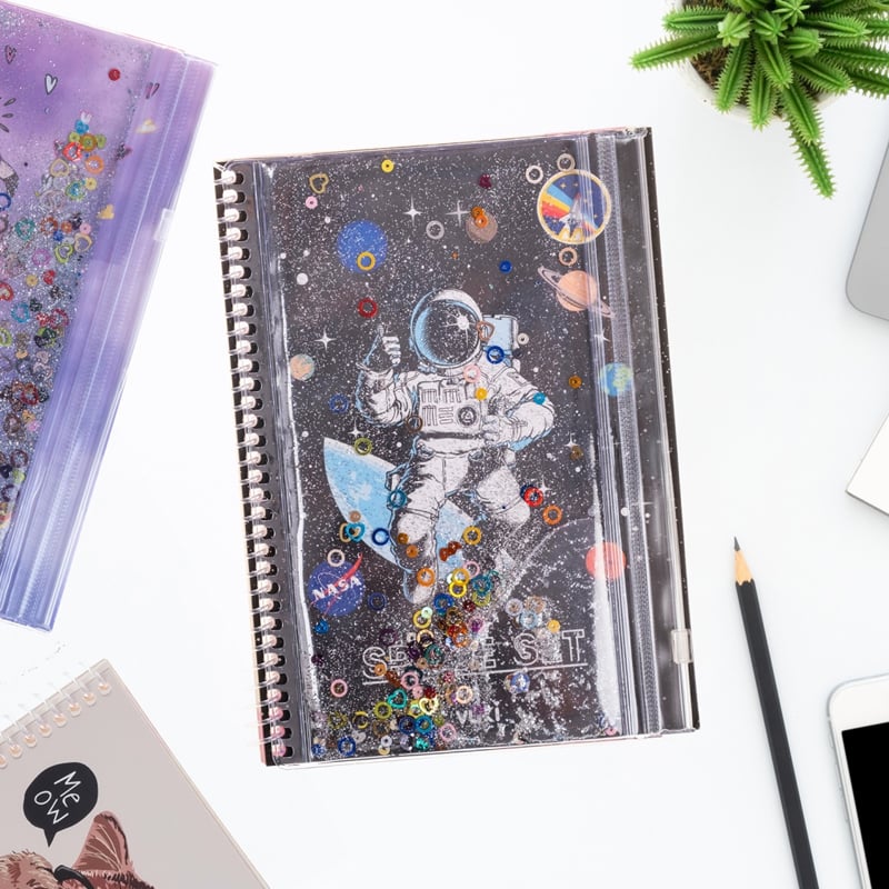 VUKİVUKİ - SULU ÇANTALI DEFTER (A5) (ASTRONOT)-28698560346366