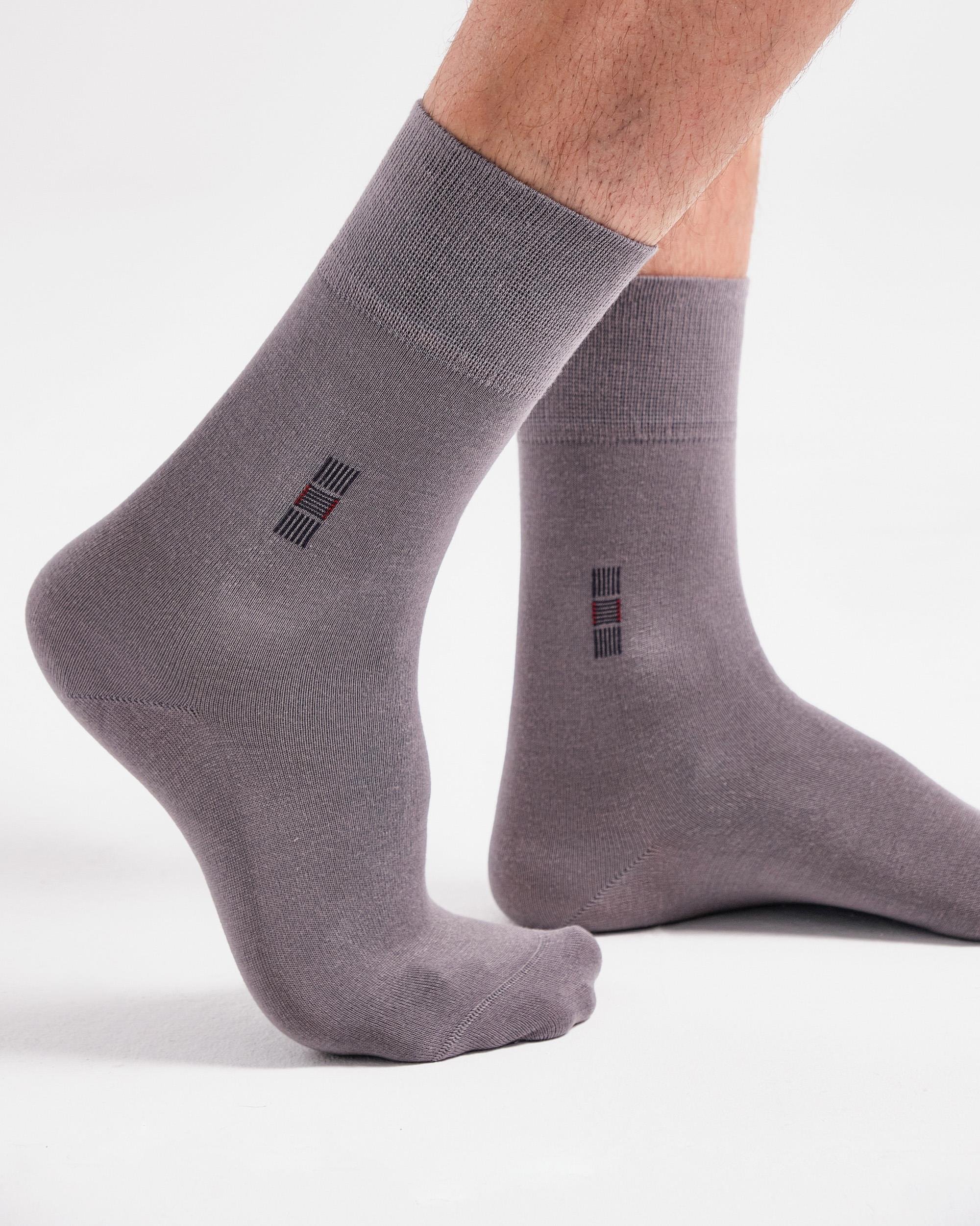 Erkek Lüks Yazlık Bambu Dikişsiz Çorap Füme