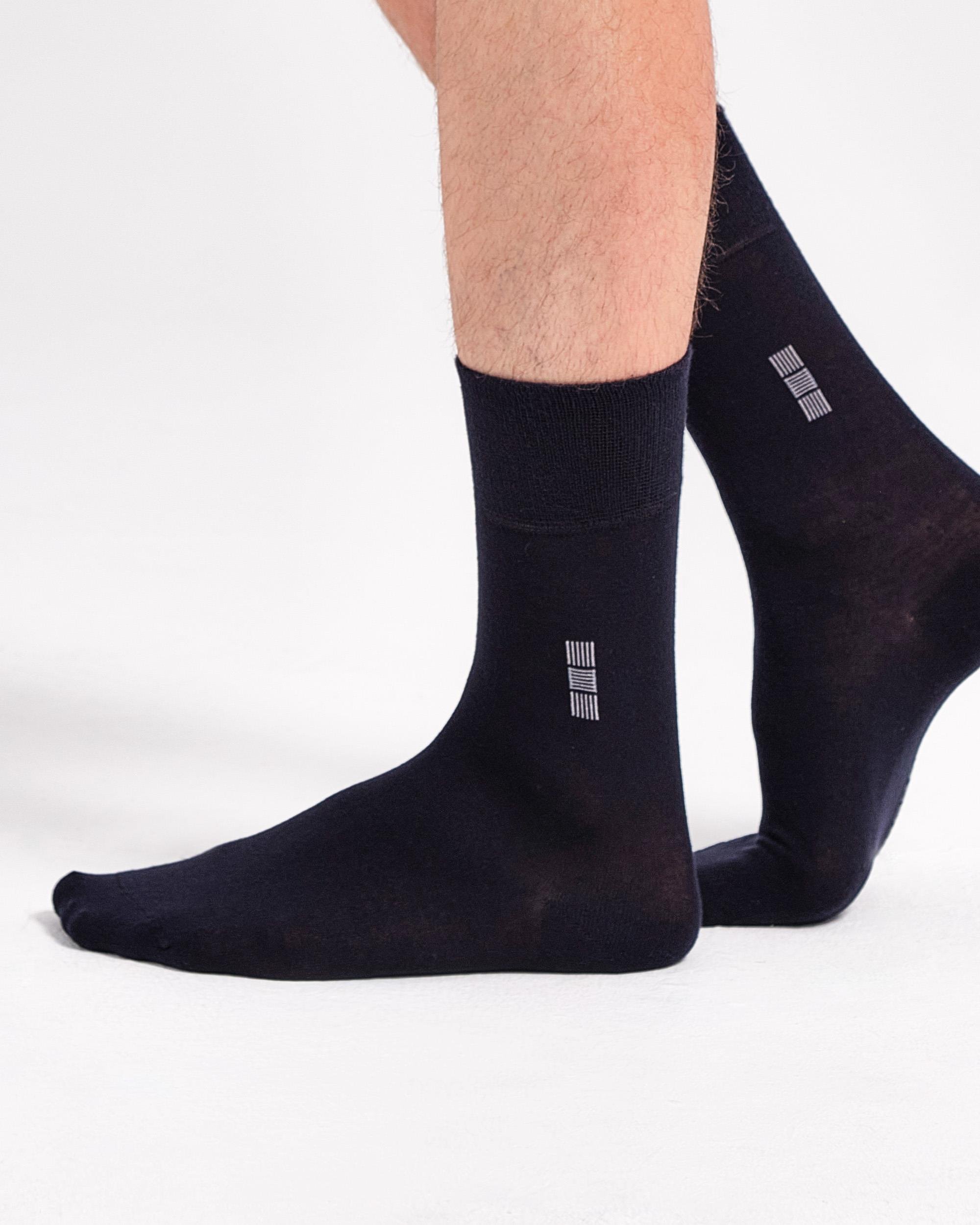 Erkek Lüks Yazlık Bambu Dikişsiz Çorap Lacivert