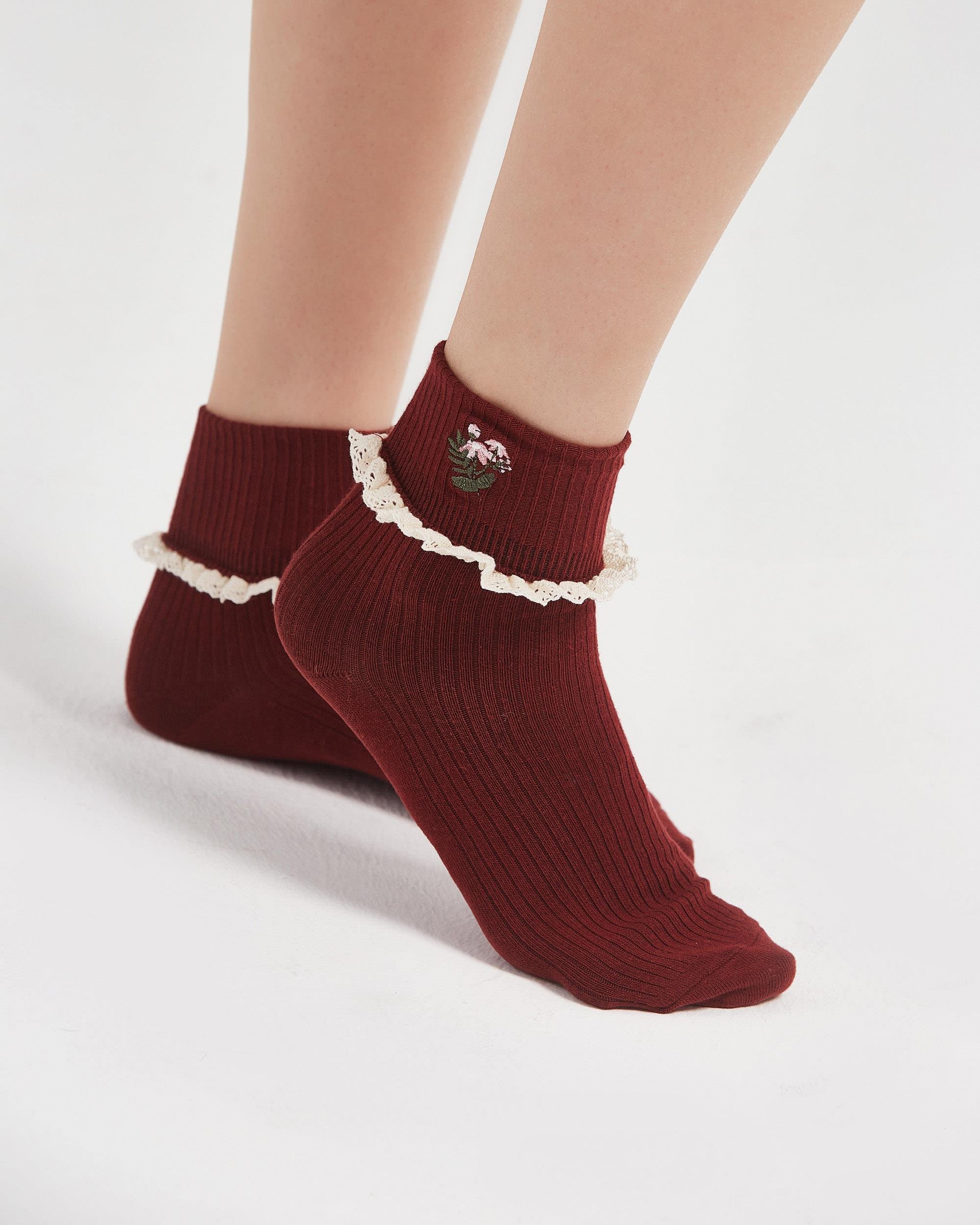 Kadın Dantelli Nakışlı Çorap Bordo