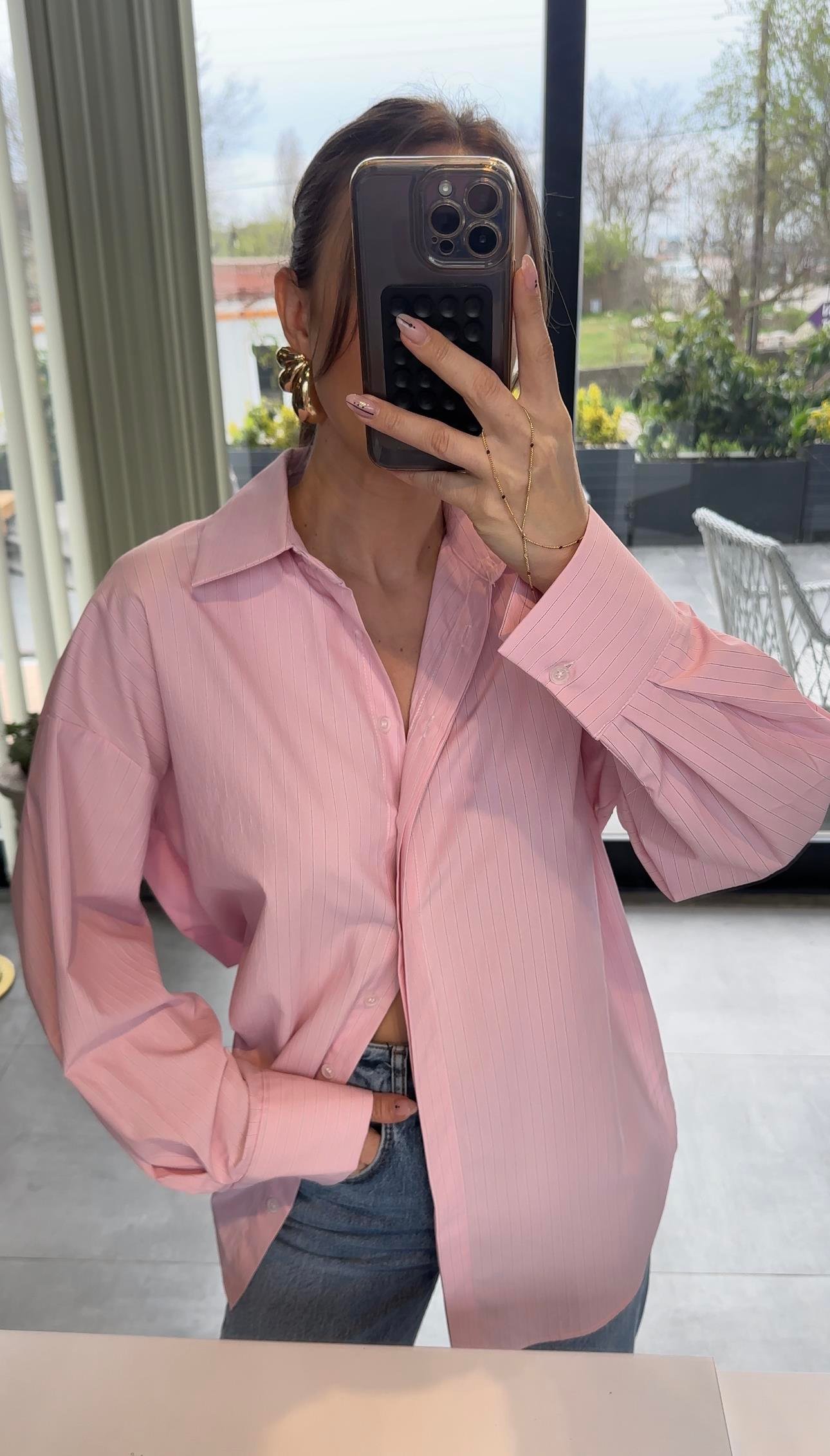 İNCE ÇİZGİLİ DÜĞMELİ OVERSİZE PEMBE GÖMLEK