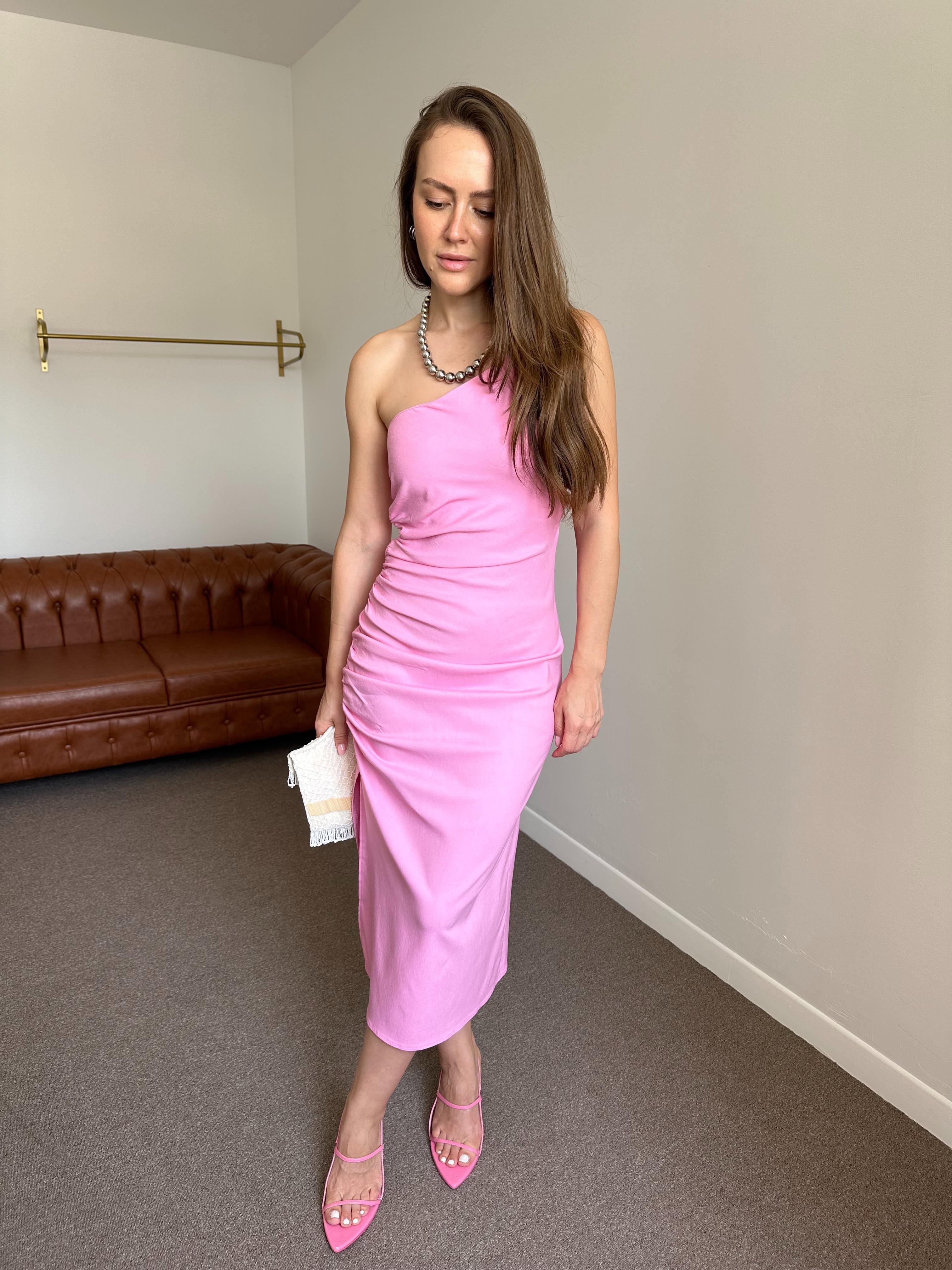 MARKA MODEL BÜZGÜLÜ PEMBE ELBİSE