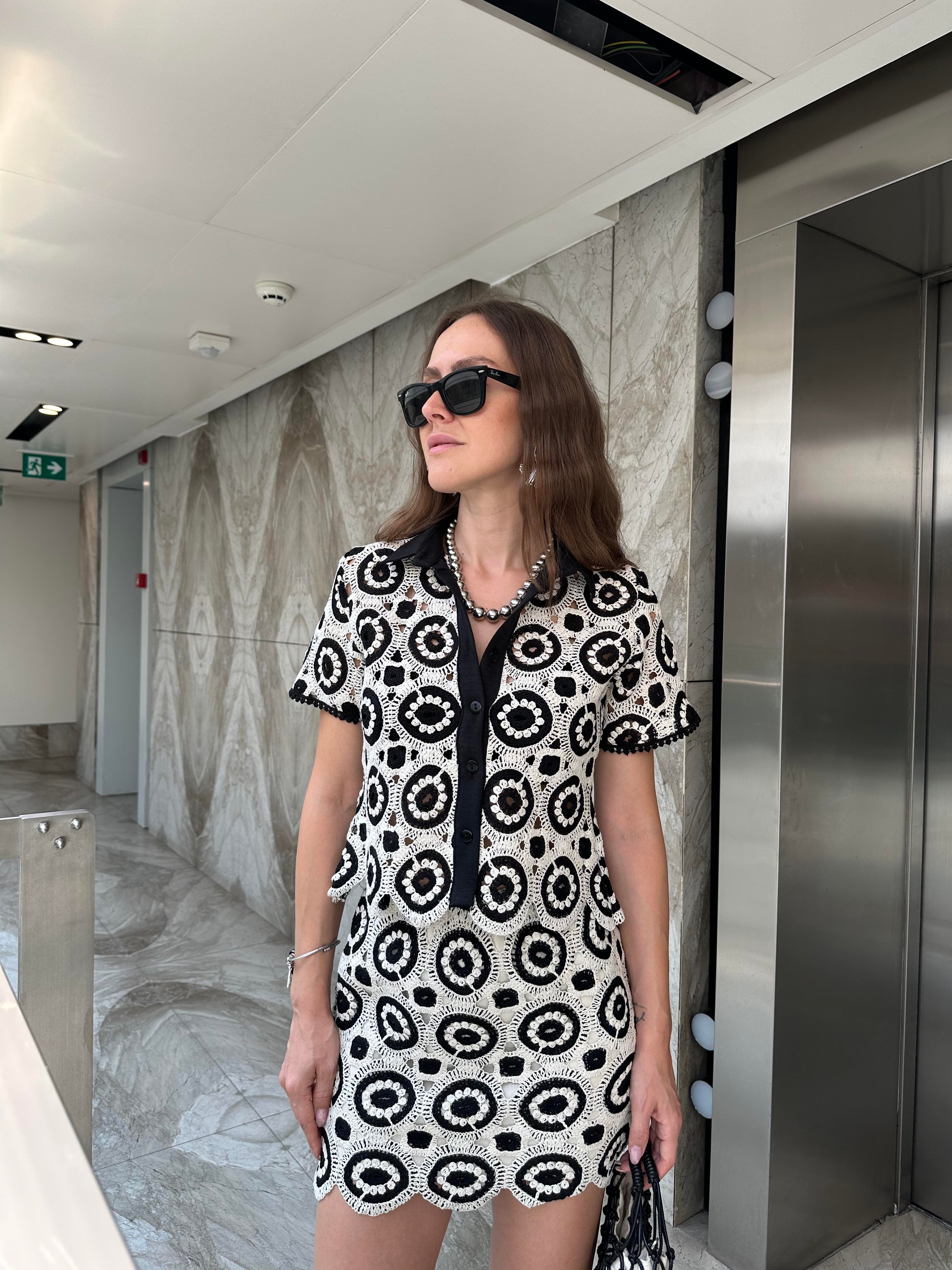 MARKA MODEL DANTEL EKRU SİYAH BLUZ