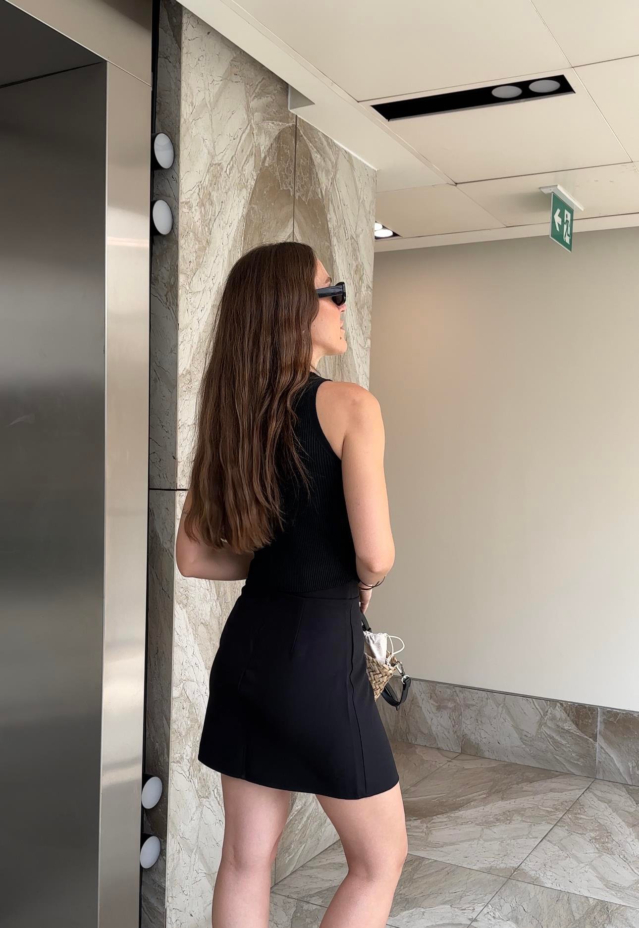 MARKA MODEL DÜĞMELİ SİYAH TRİKO YELEK
