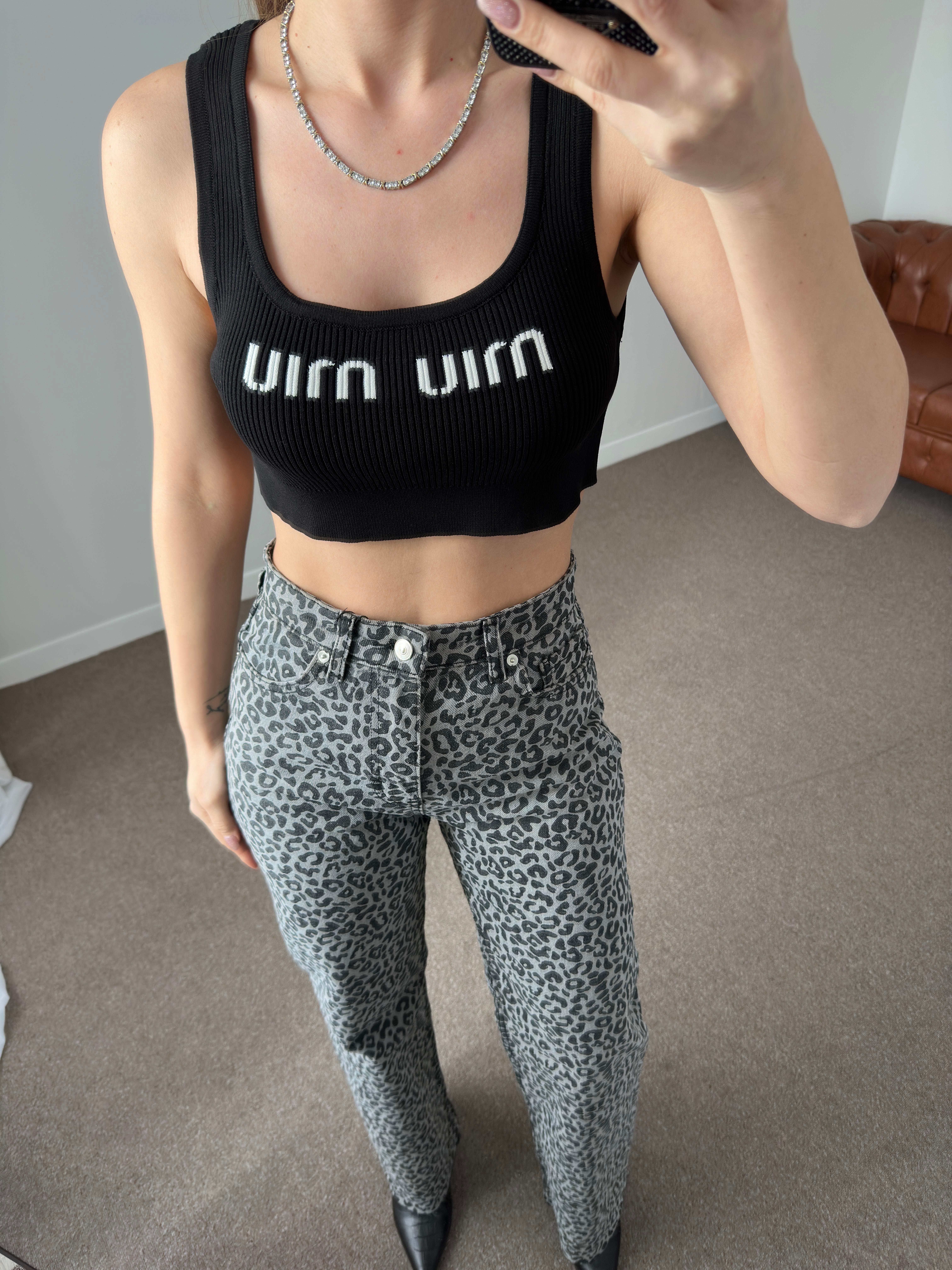 MARKA MODEL ETİKETLİ KARTLI SİYAH CROP