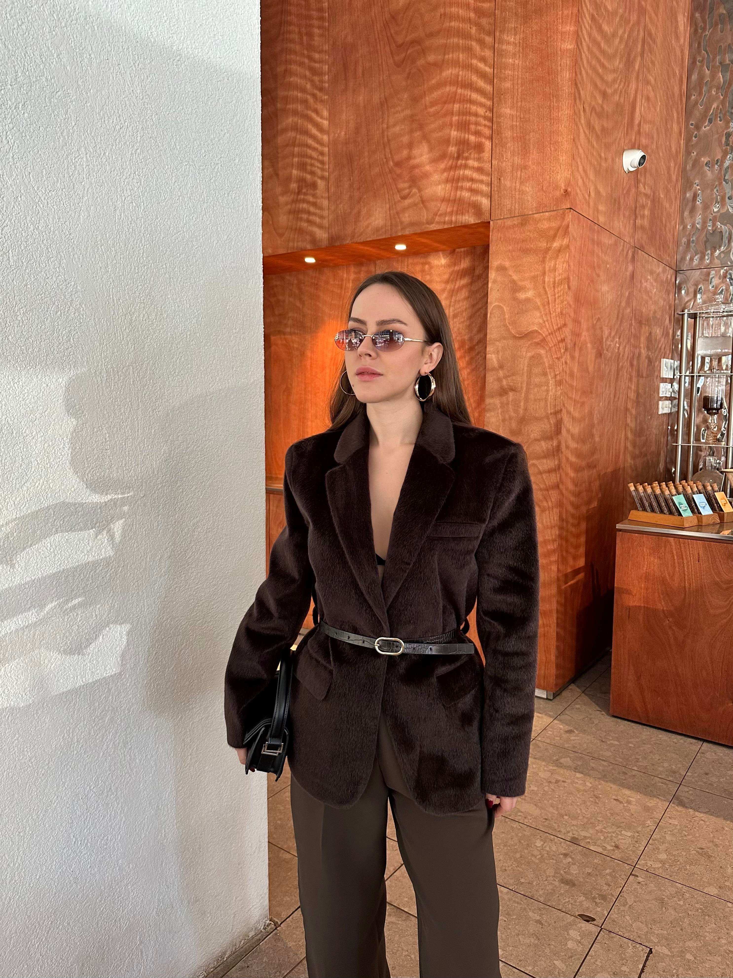 MARKA MODEL PELUŞLU KEMER DETAYLI ACI KAHVE BLAZER CEKET