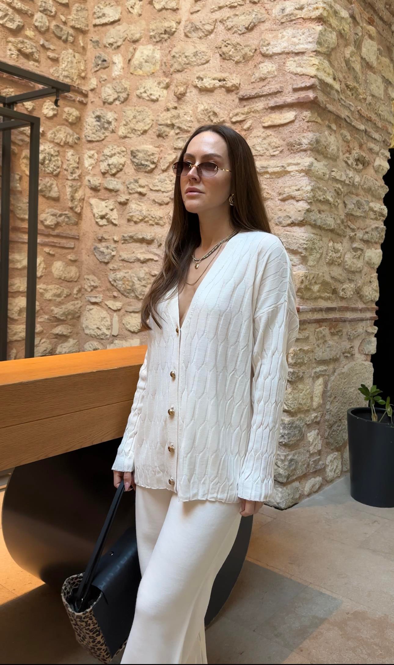 MARKA MODEL YÜRÜTME ÖRGÜ EKRU TRİKO TAKIM