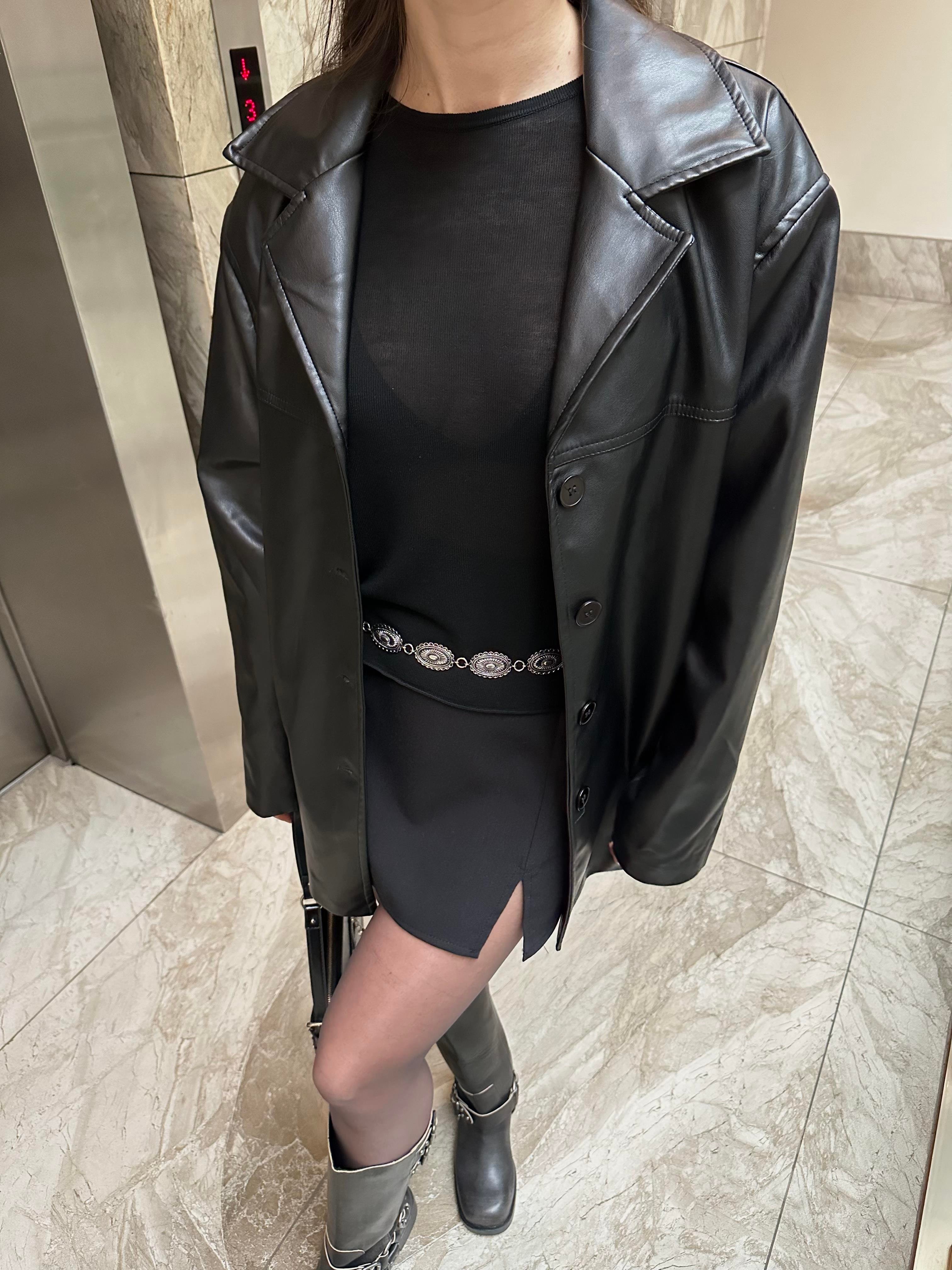 SİYAH DÜĞMELİ DERİ BLAZER CEKET