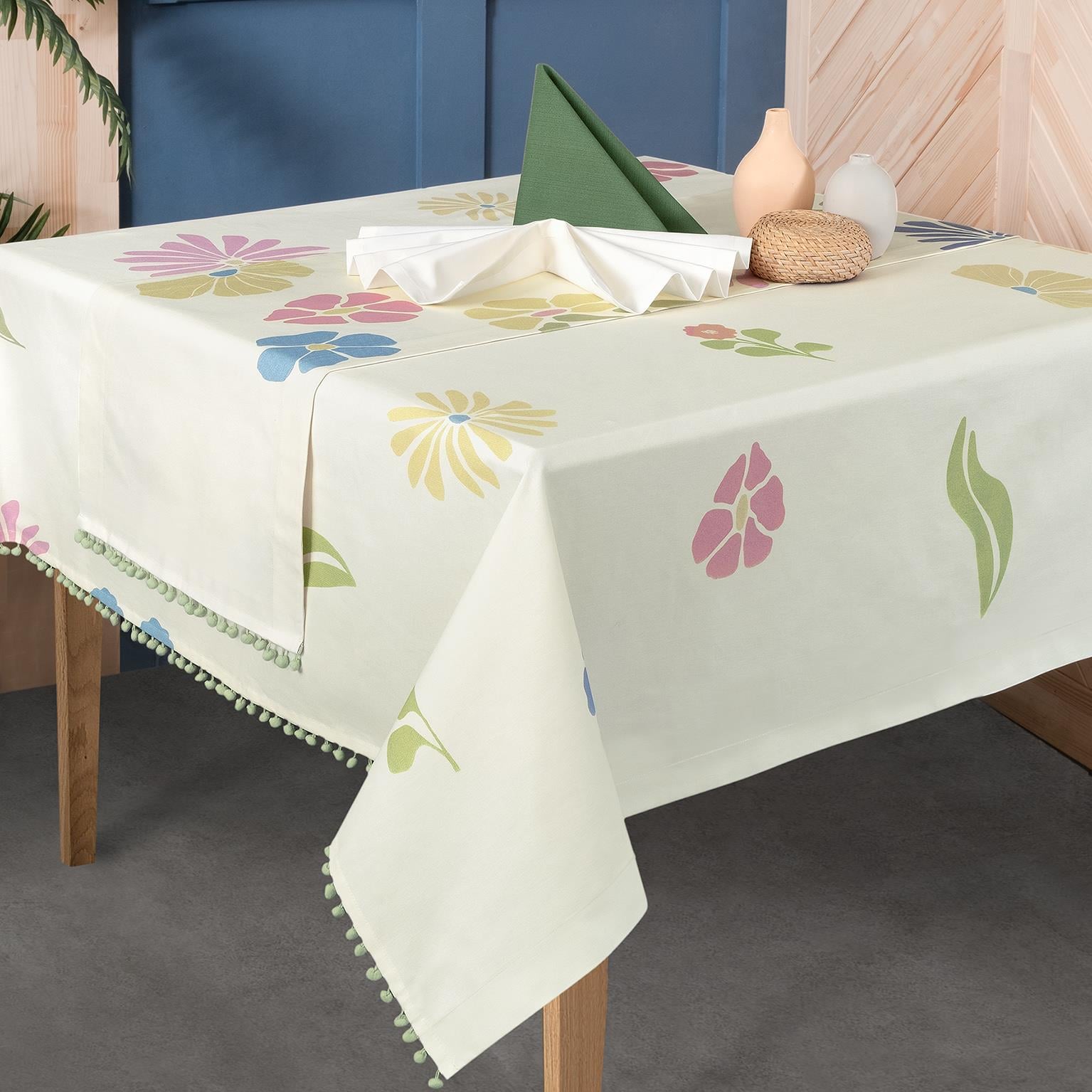 AVRIL MASA ÖRTÜSÜ