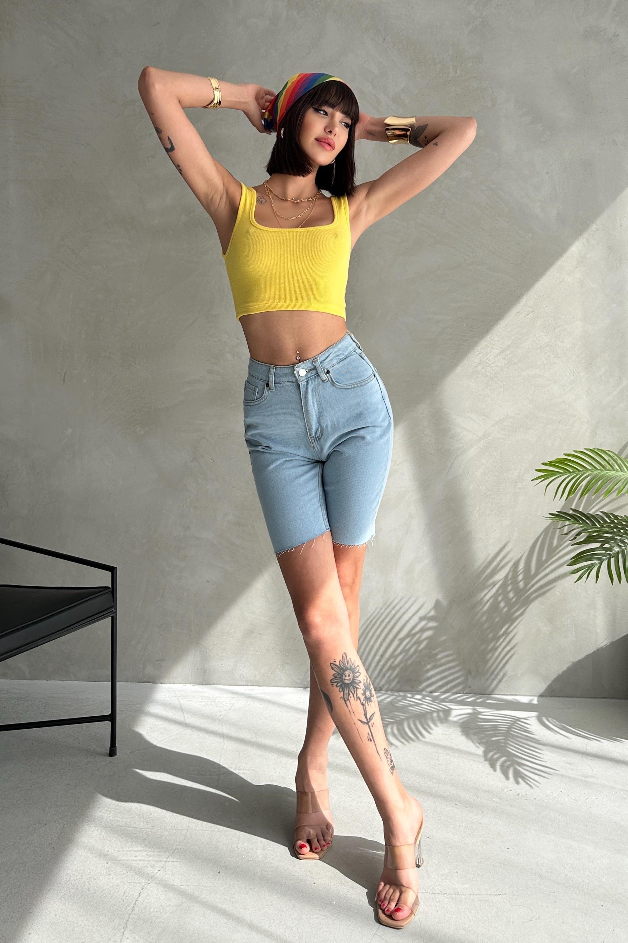 Dizüstü Dikişsiz Düz Kesim Denim Şort