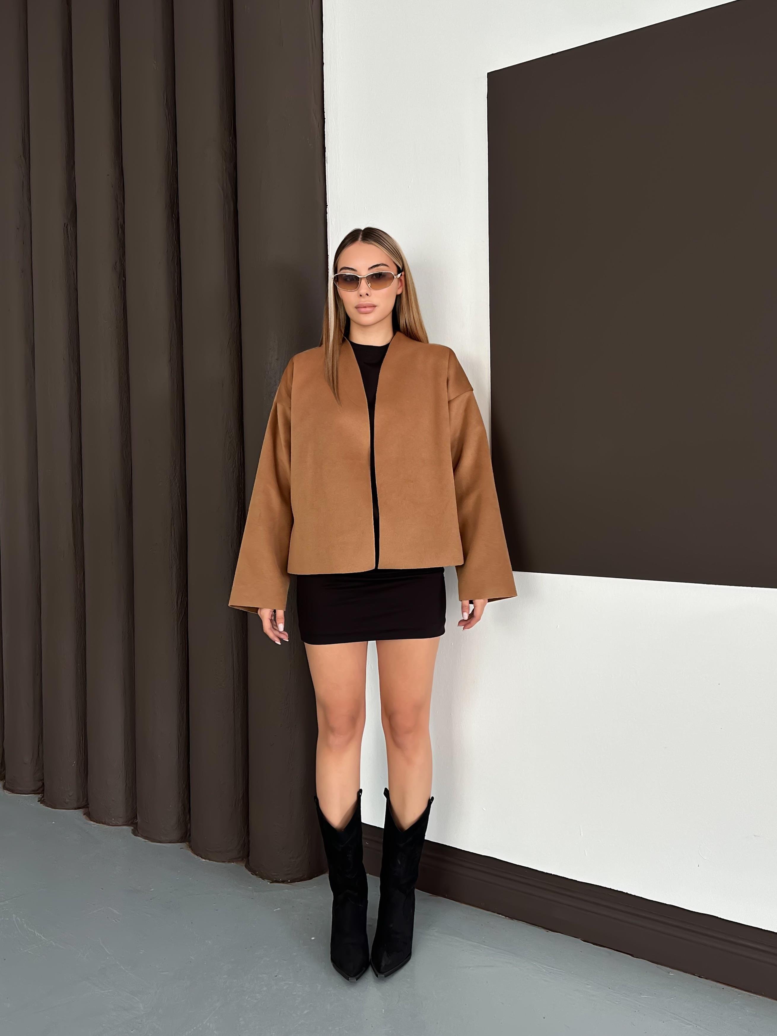 Düğmesiz Dikişsiz Ceket