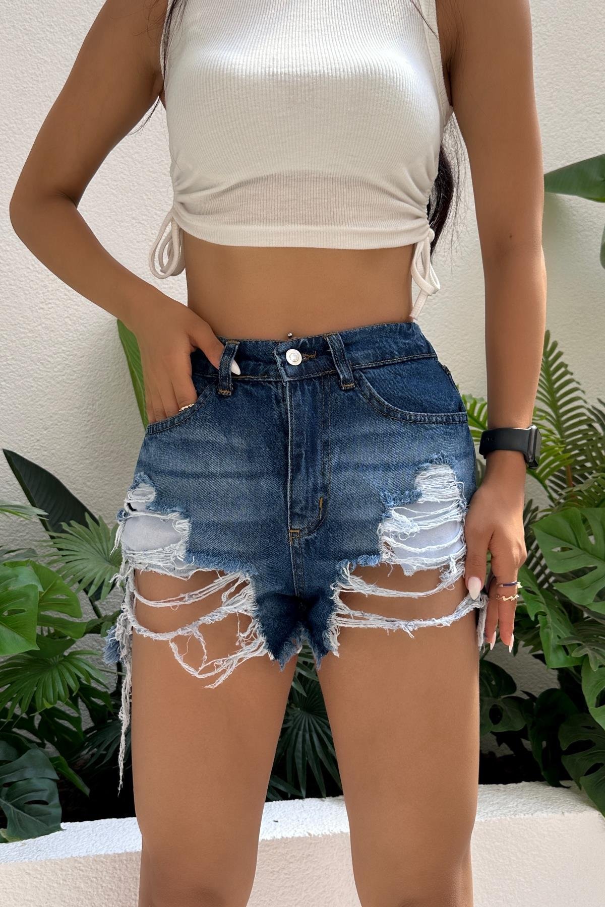 Kadın Beli Lastikli Etek Ucu Püsküllü Yırtık Detaylı Denim Mini Şort