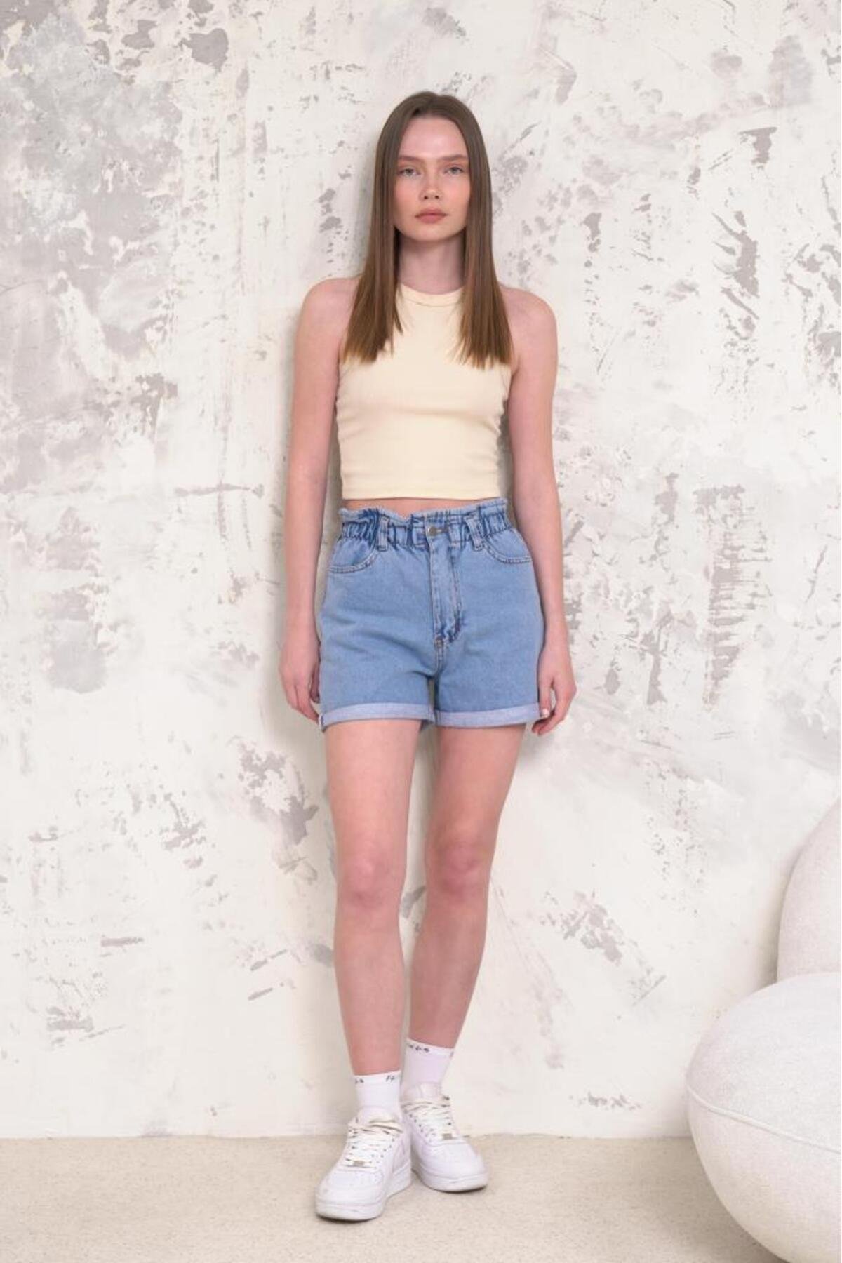 Kadın Fırfır Detaylı Beli Lastikli Duble Paça Denim Mini Şort
