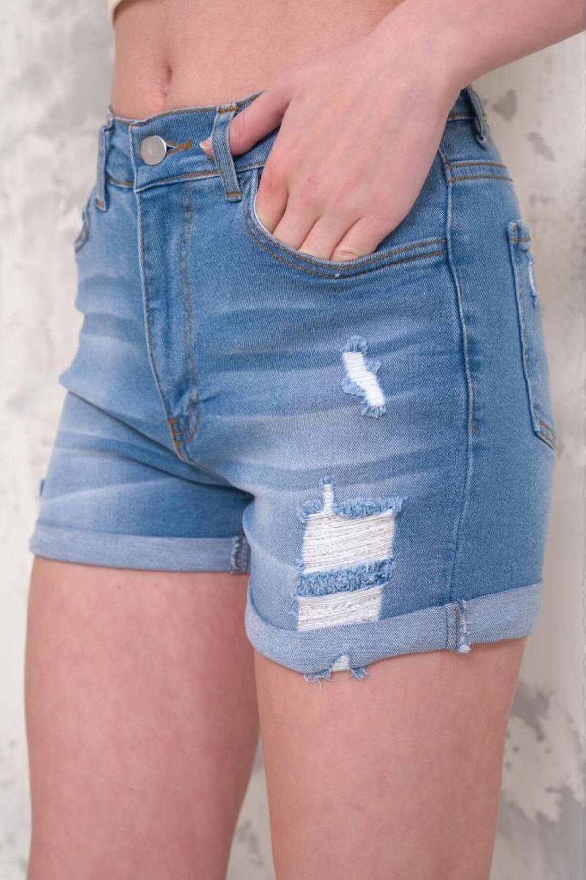 Kadın Likralı Duble Paça Yıpratmalı Denim Mini Şort