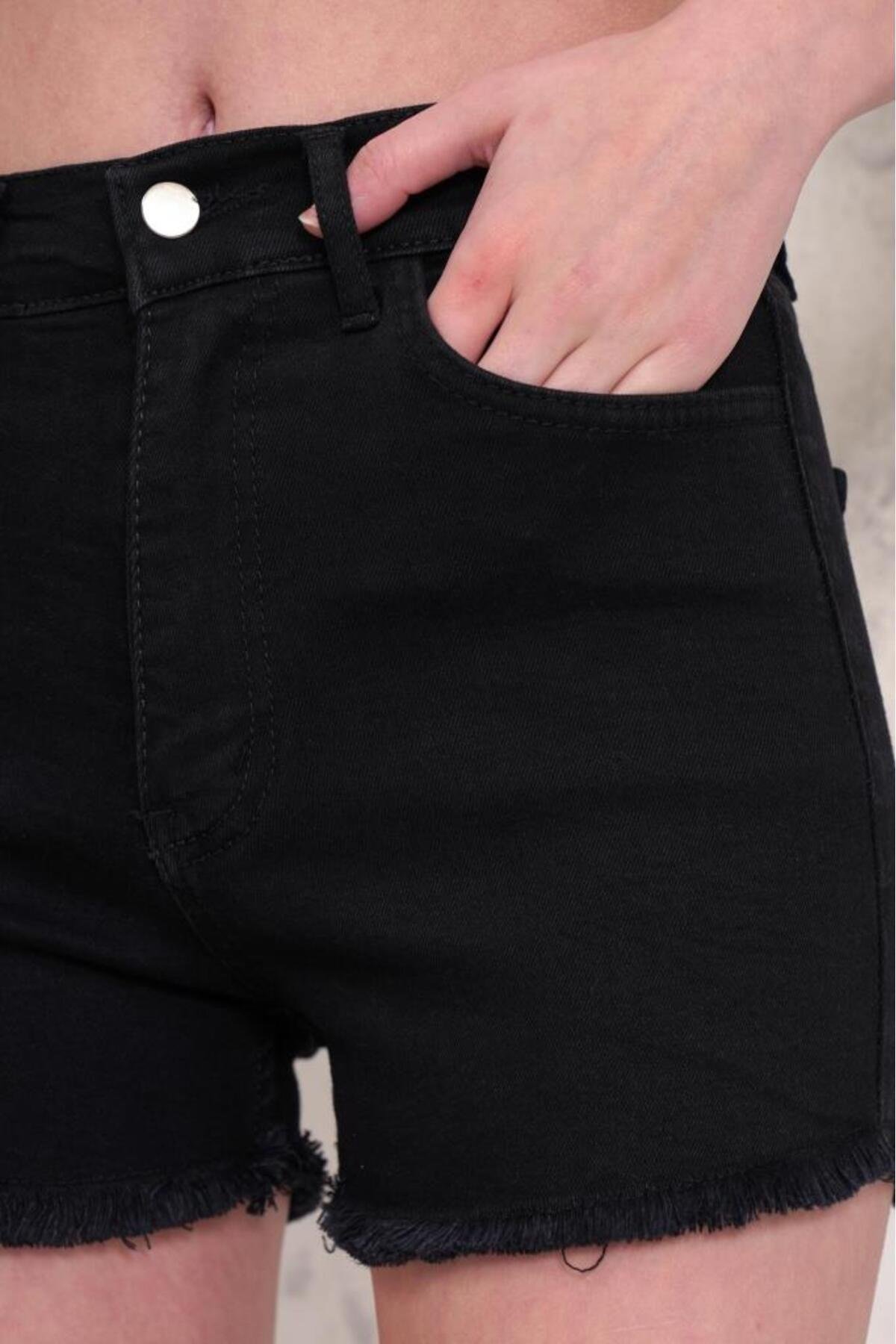Kadın Likralı Etek Ucu Püsküllü Denim Mini Şort