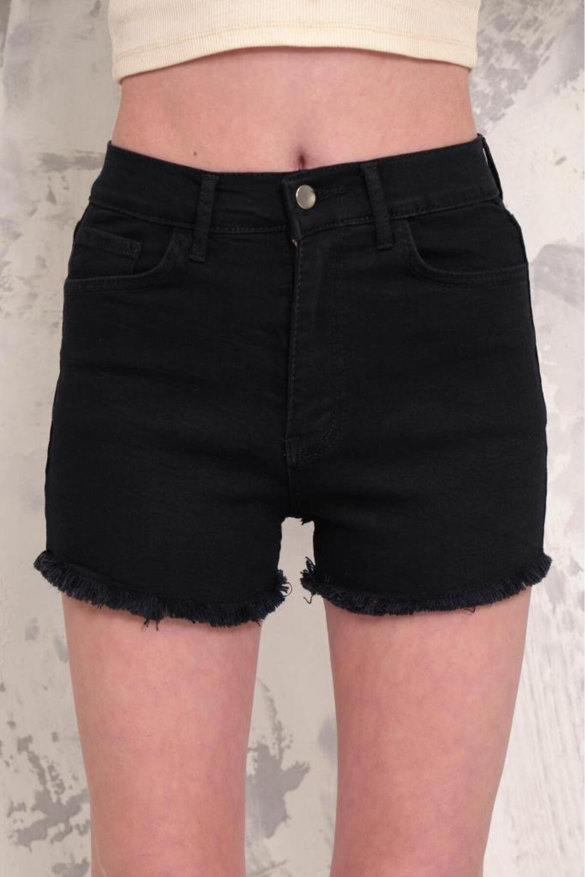 Kadın Likralı Etek Ucu Püsküllü Denim Mini Şort