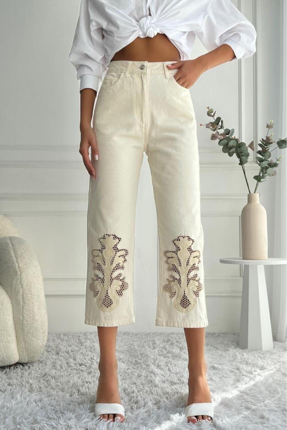 Kadın Yüksek Bel Dantel İşlemeli Mom Fit Bej Jean Pantolon