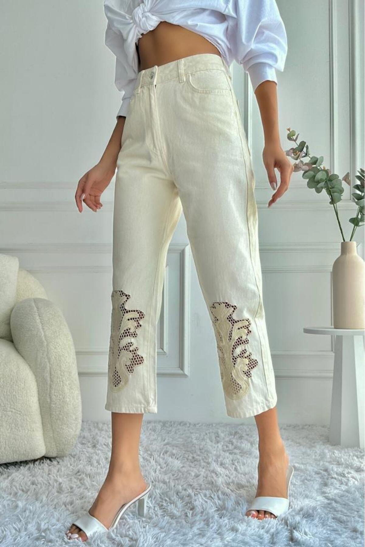 Kadın Yüksek Bel Dantel İşlemeli Mom Fit Bej Jean Pantolon