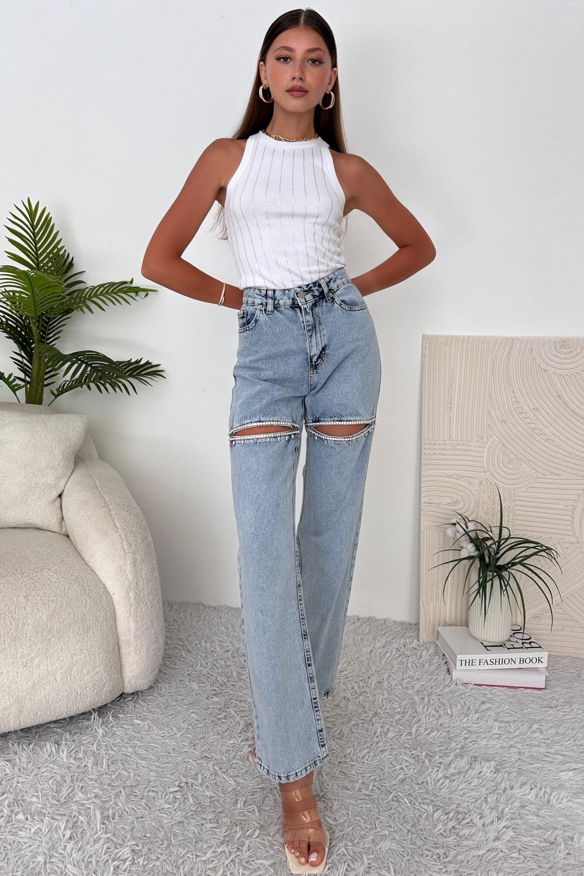 Kadın Yüksek Bel Yırtık Detaylı Taşlı Jean Pantolon