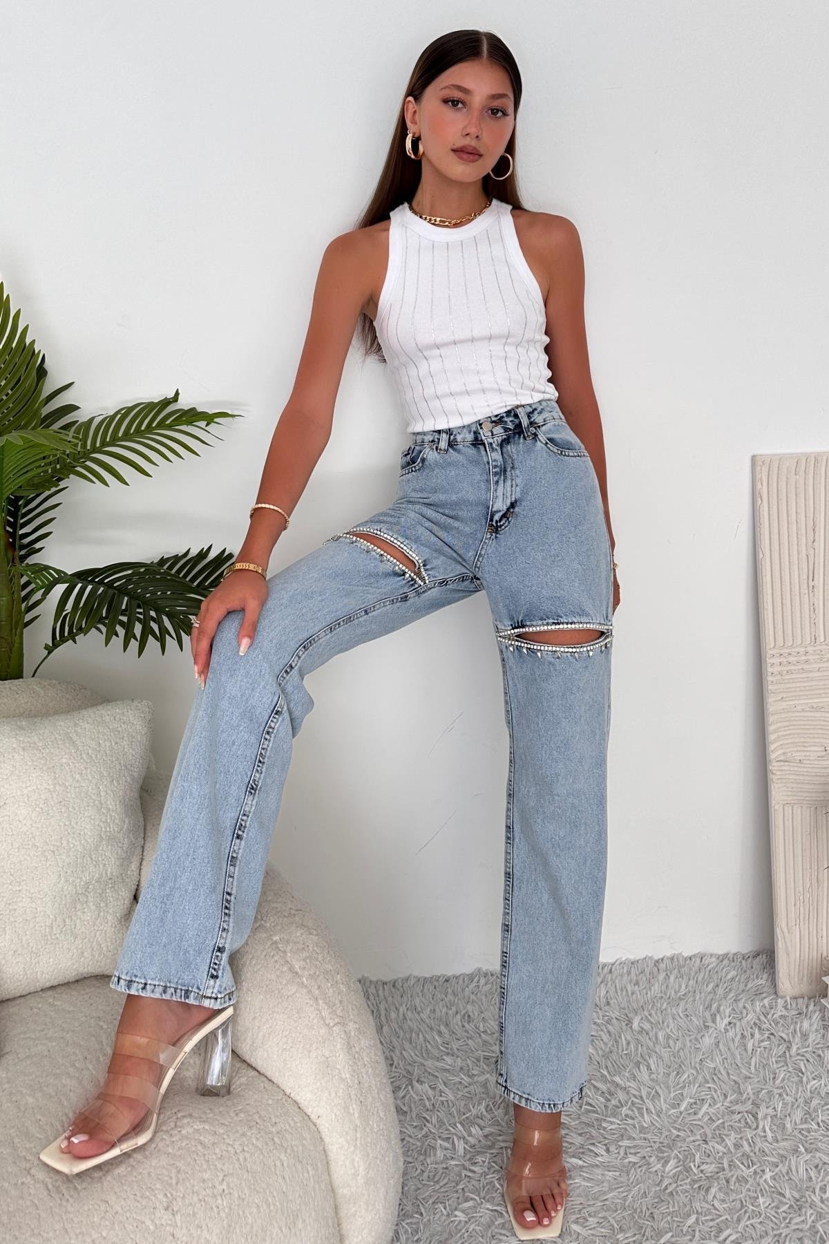 Kadın Yüksek Bel Yırtık Detaylı Taşlı Jean Pantolon