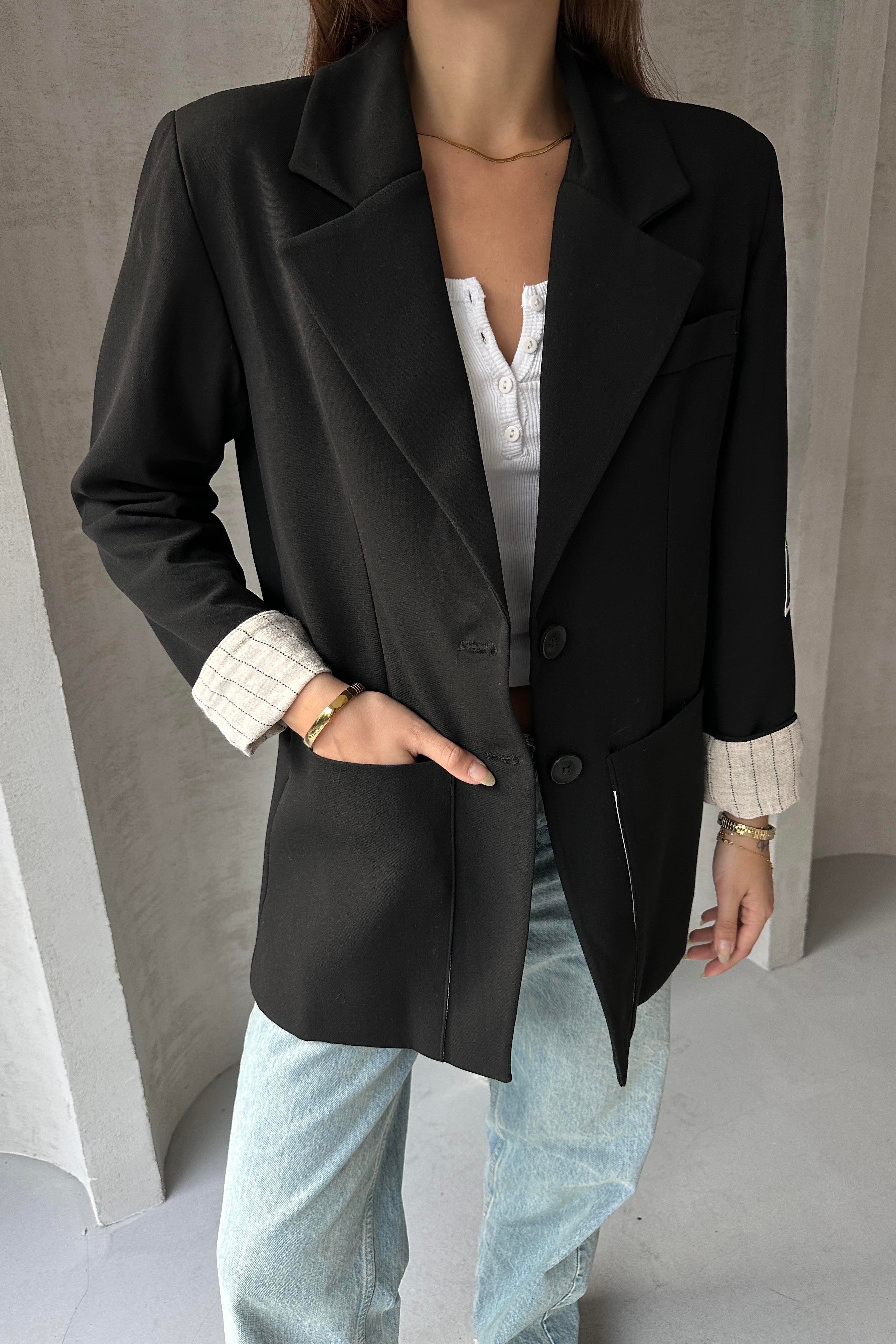 Kol Detaylı Blazer Ceket