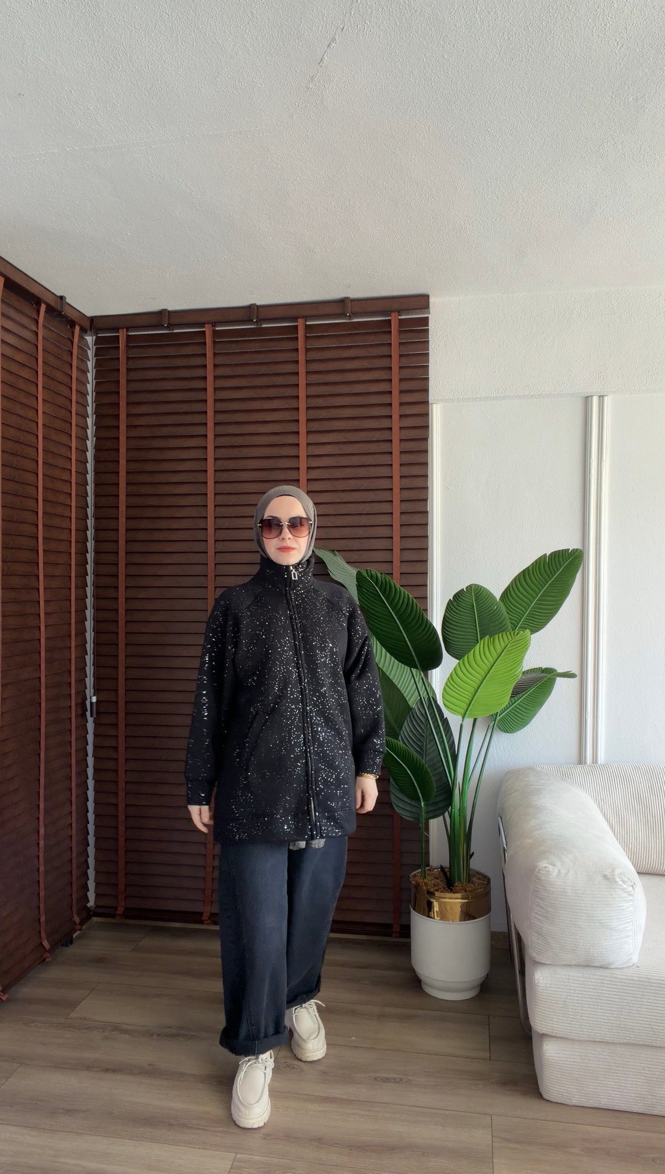  SİYAH IŞILTILI ÜÇ İPLİK ŞARDONLU HIRKA 
