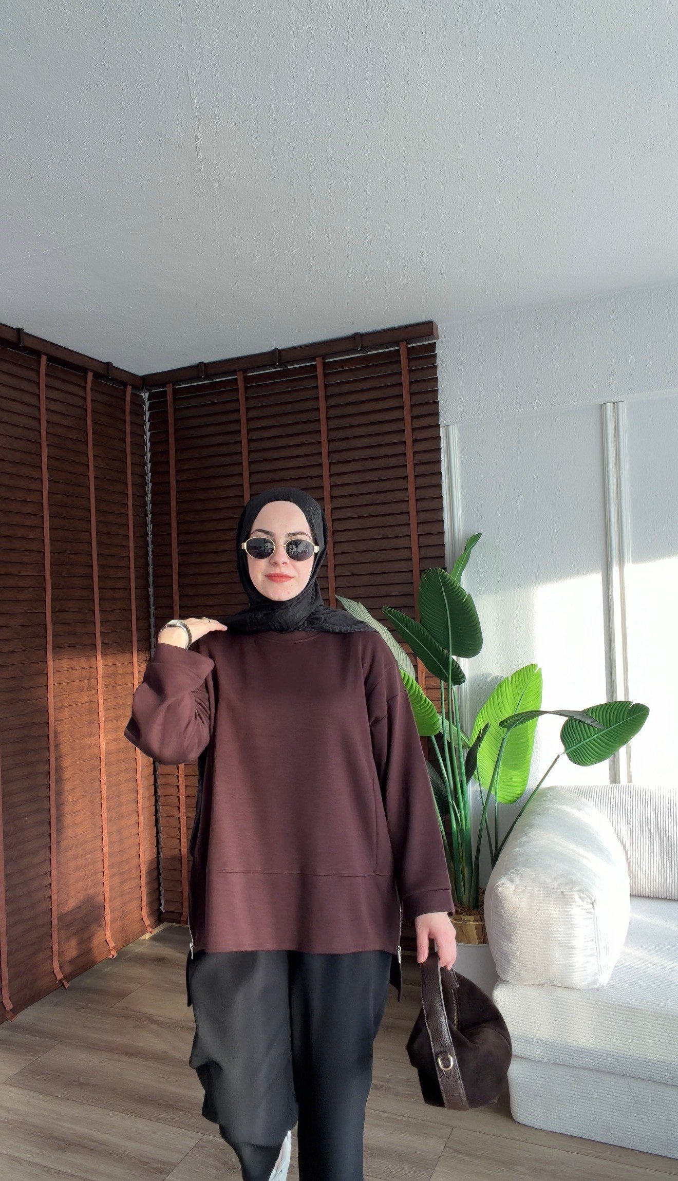 ACI KAHVE  ASİMETRİK YANLARI FERMUAR DETAYLI SWEATSHORT 