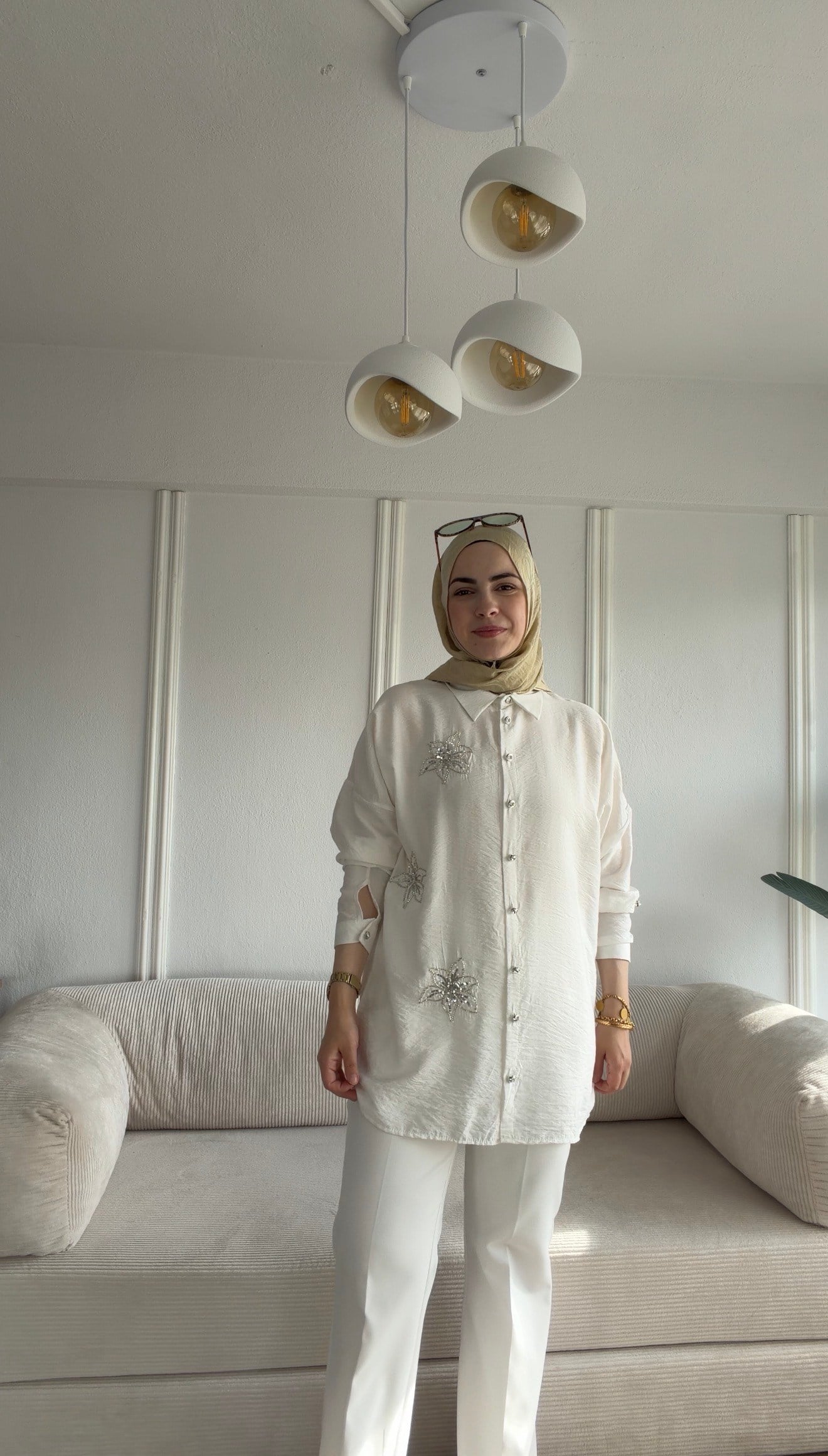 BEYAZ DAHLİA ZARİF GÖMLEK 