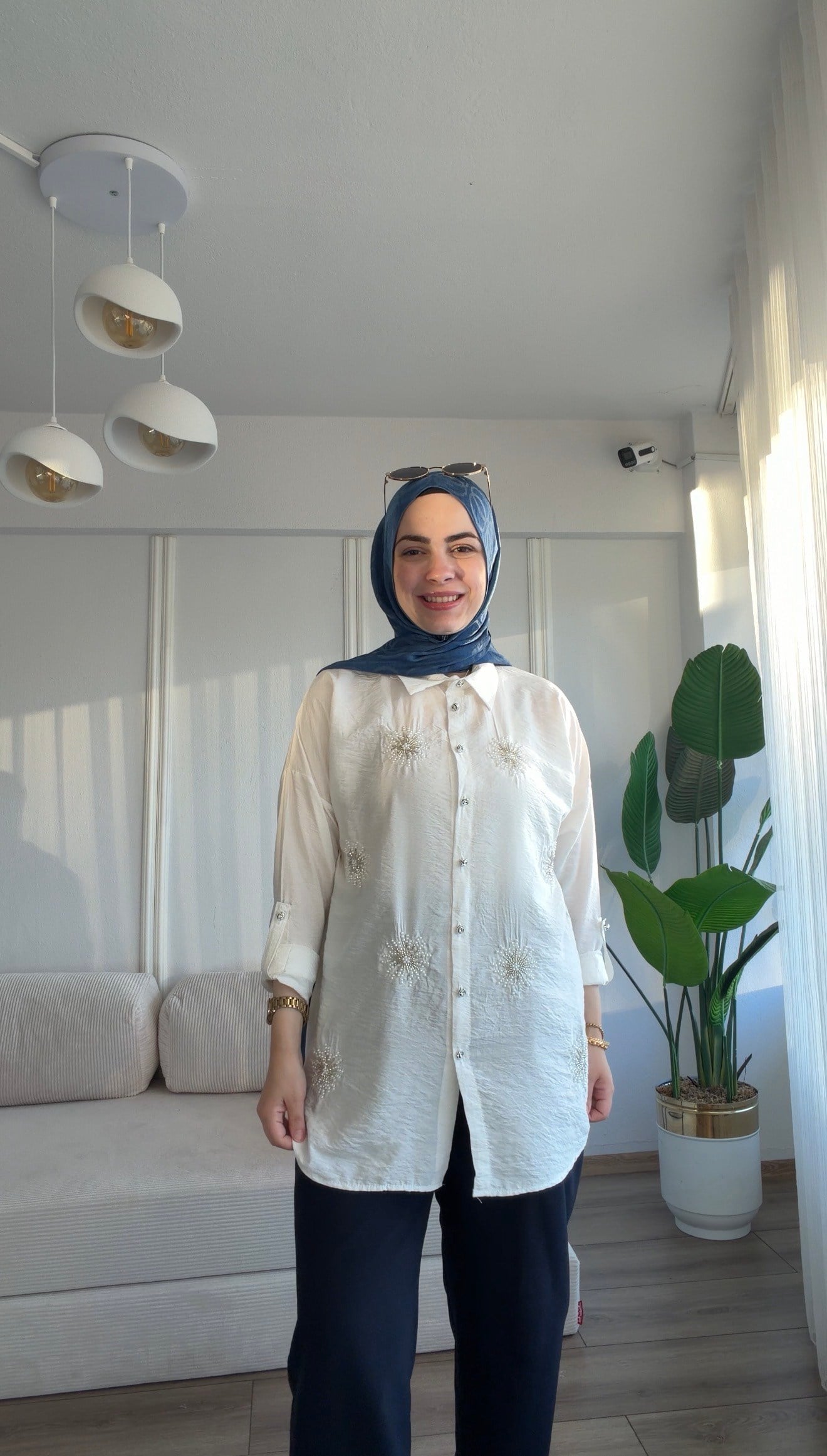 BEYAZ  İNCİ İŞLEMELİ COTTON  GÖMLEK 