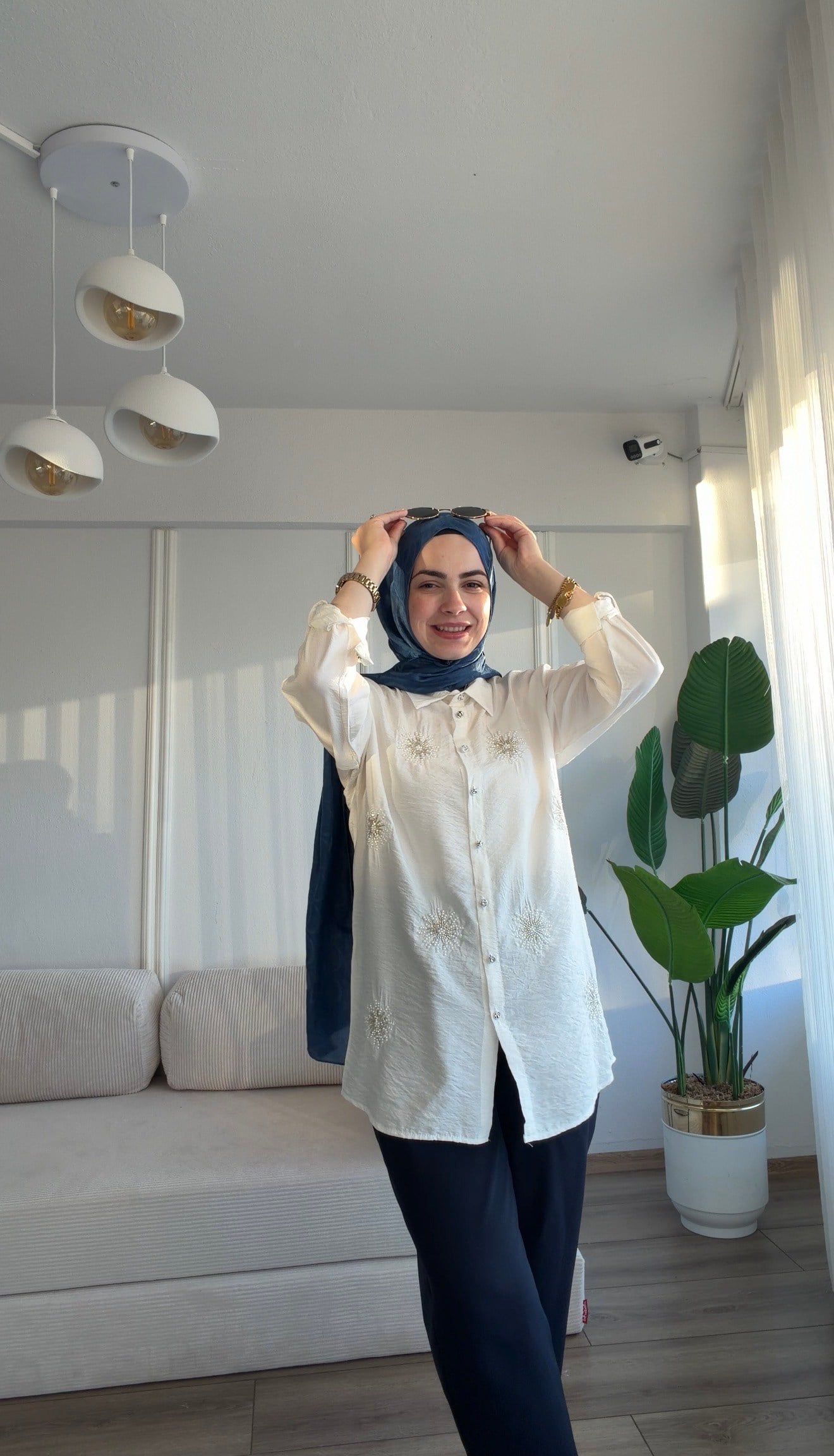 BEYAZ  İNCİ İŞLEMELİ COTTON  GÖMLEK 