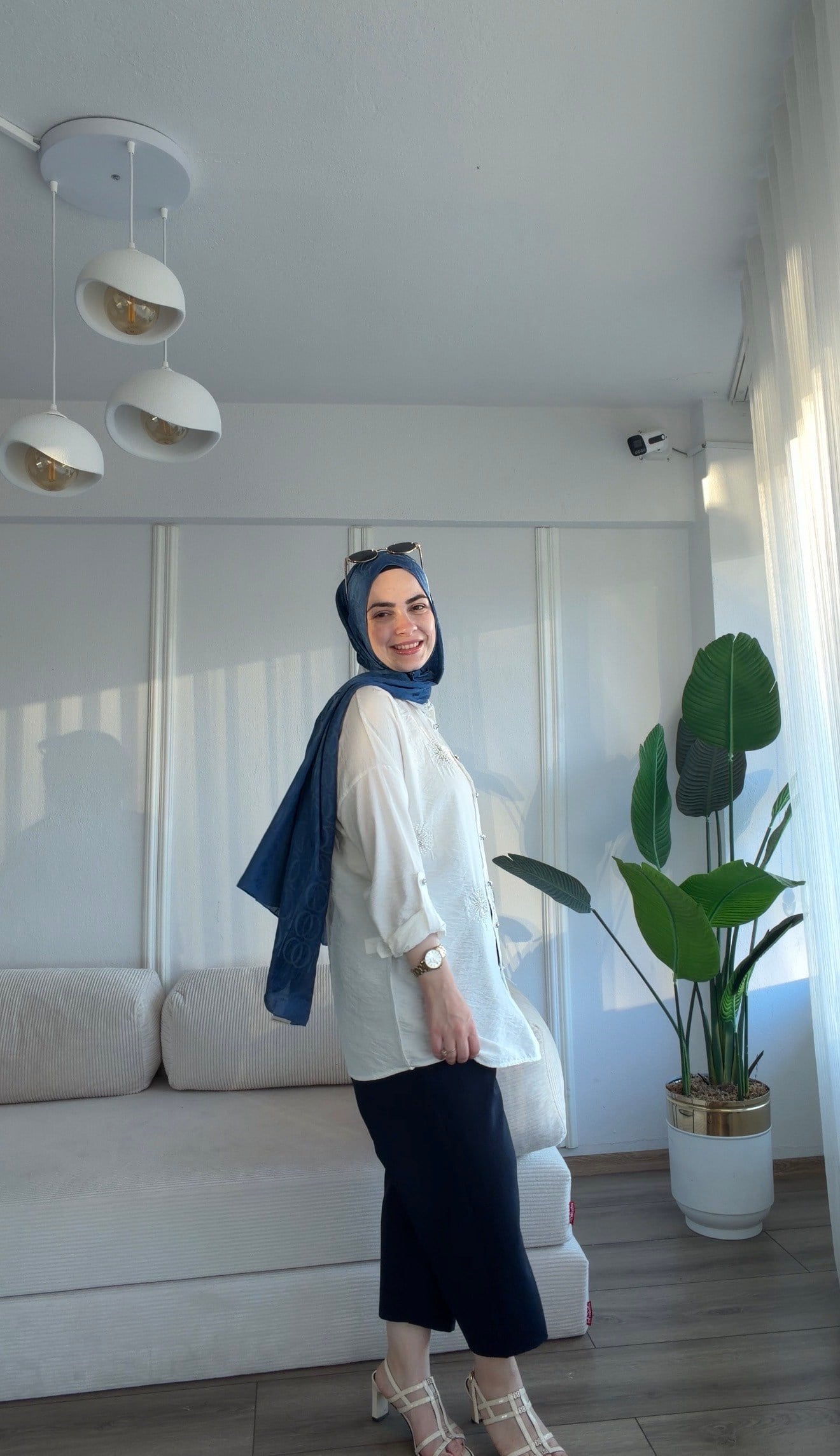 BEYAZ  İNCİ İŞLEMELİ COTTON  GÖMLEK 