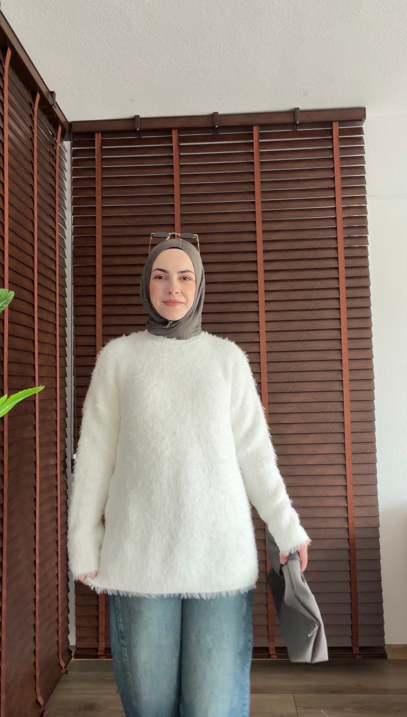BEYAZ PELUŞ TRİKO 