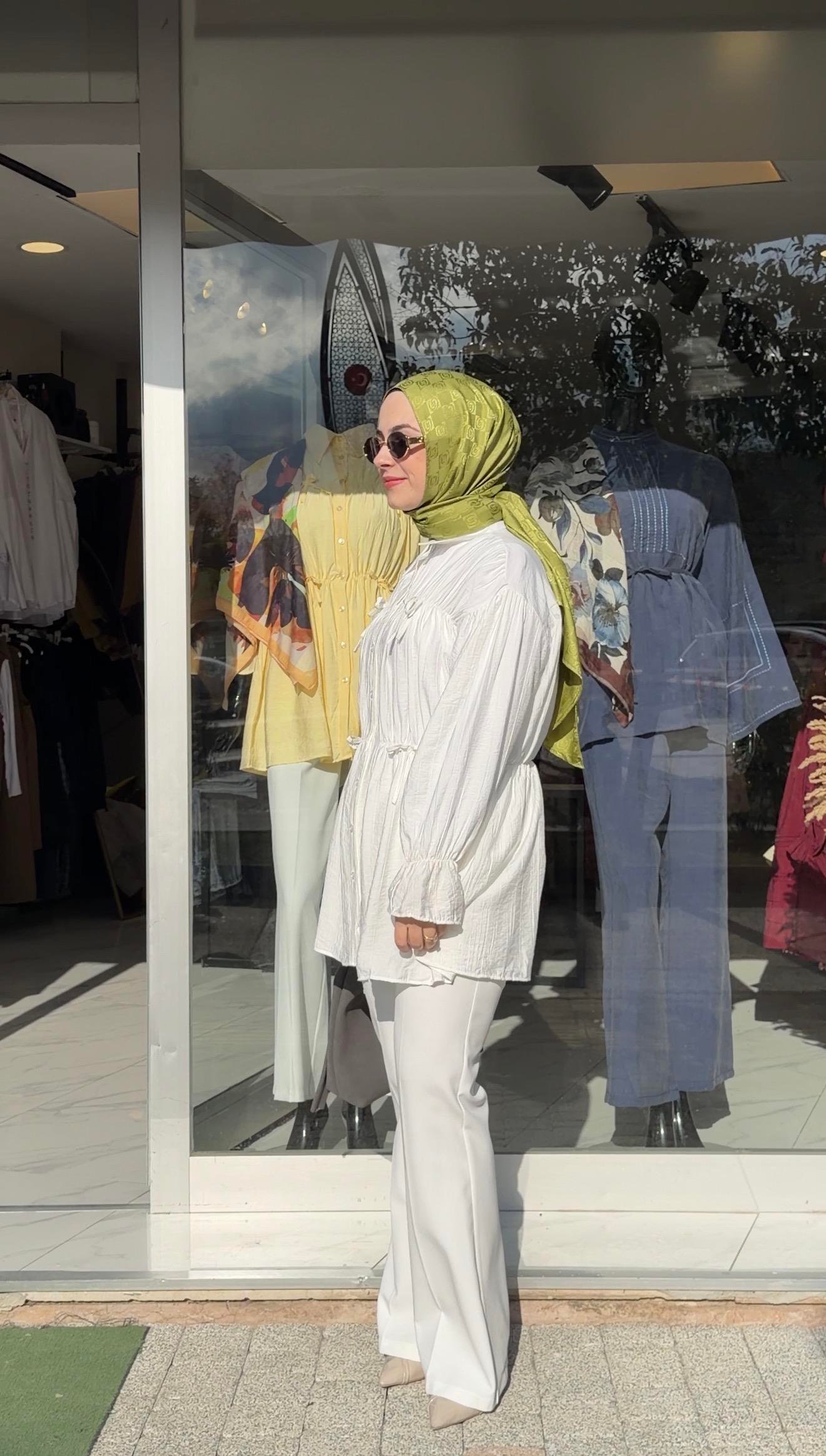 BEYAZ RENK FİYONK DETAYLI BÜZGÜLÜ KIRİNKIL KUMAŞ ROMANTİK GÖMLEK 