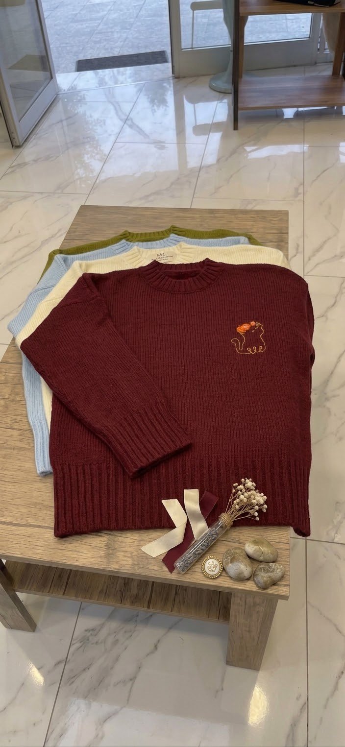 BORDO KEDİ EMOJİLİ YUMOŞ TRİKO