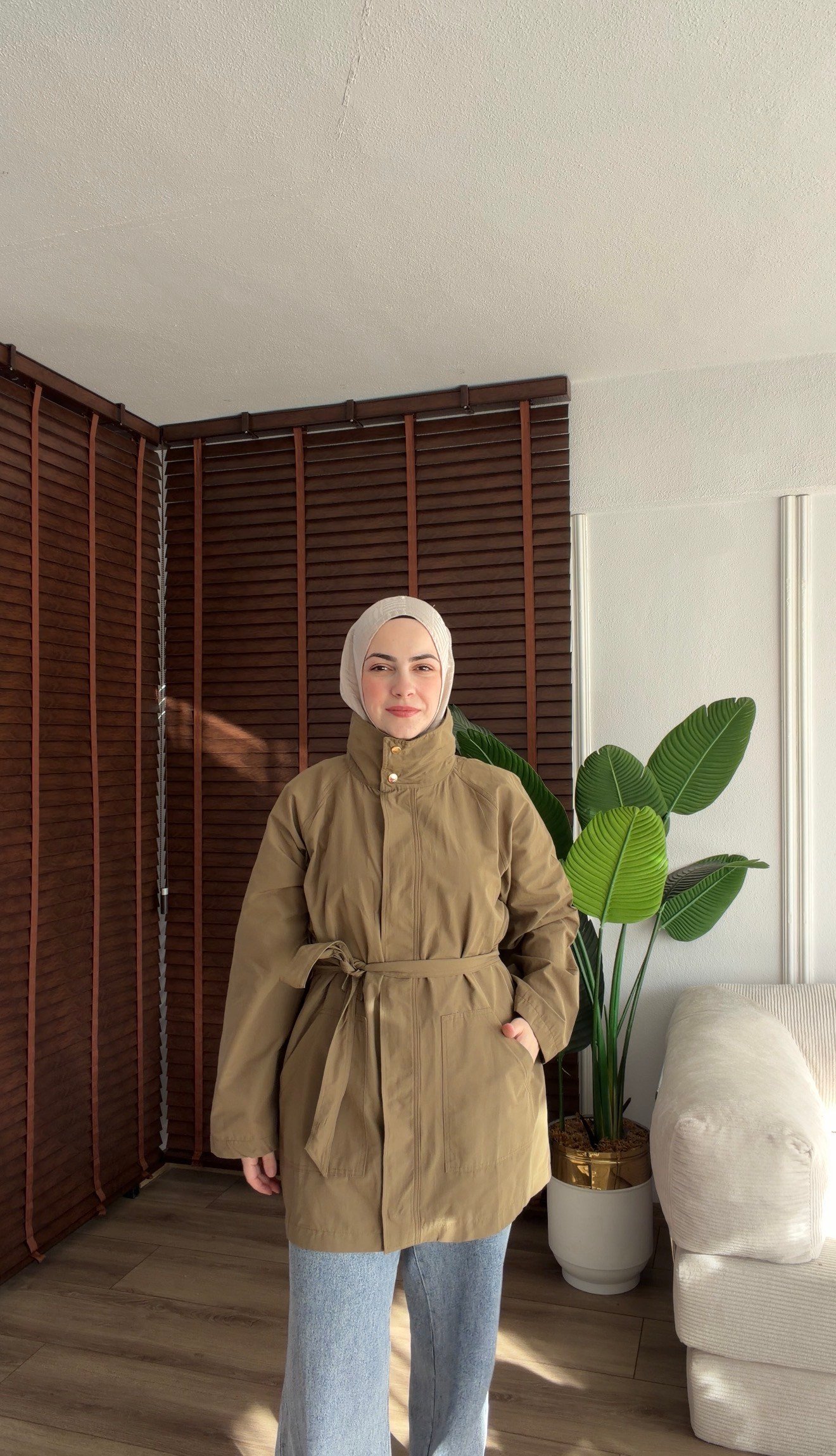 ÇAĞLA YEŞİLİ KUŞAK DETAYLI TRENÇ