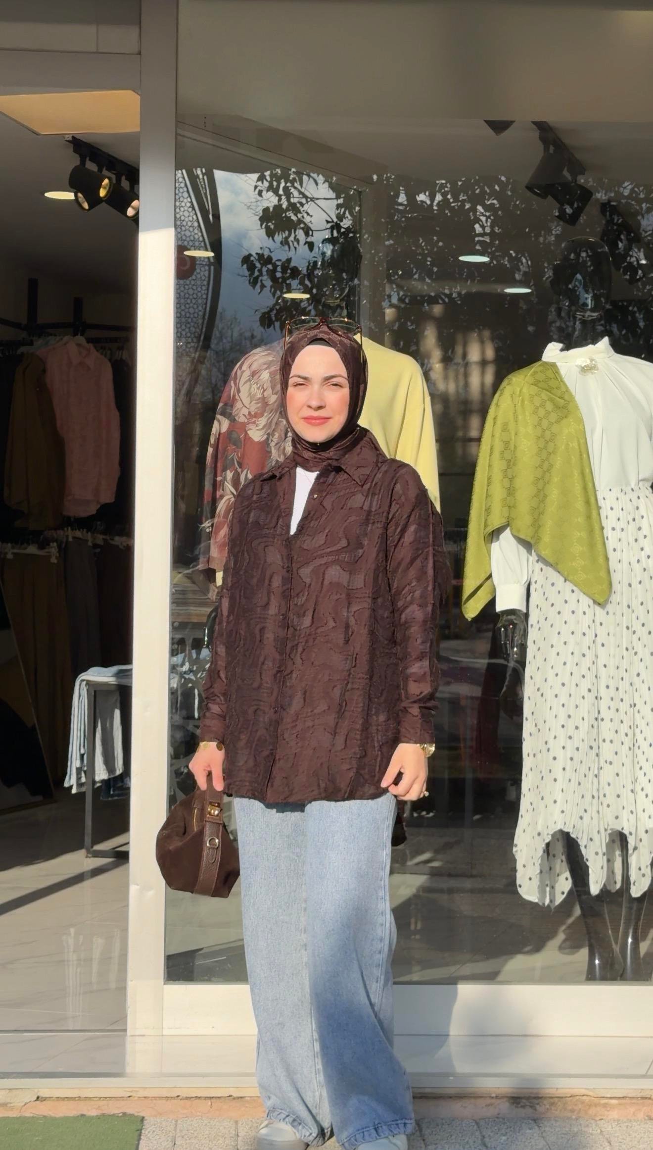 KAHVERENGİ KETEN DESENLİ GÖMLEK 