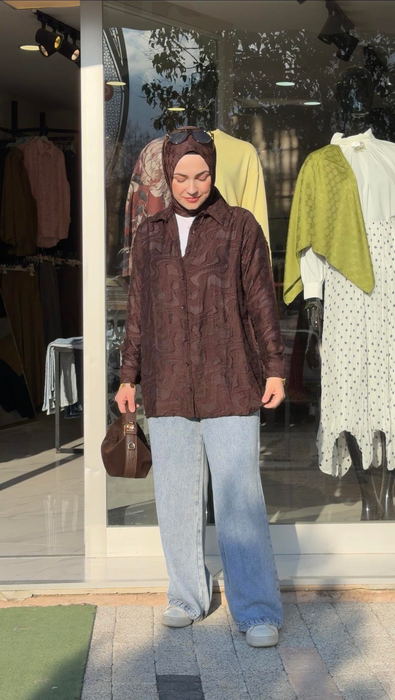KAHVERENGİ KETEN DESENLİ GÖMLEK 